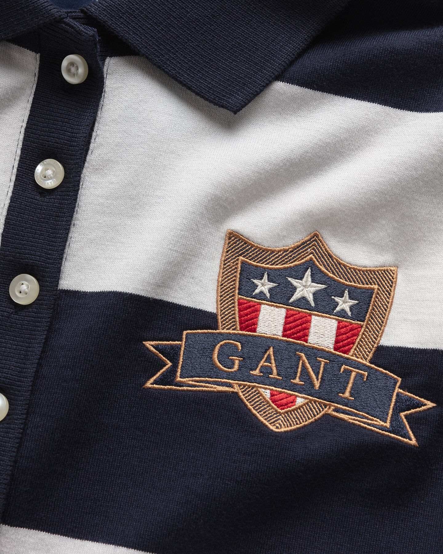 Robe-polo Banner Shield