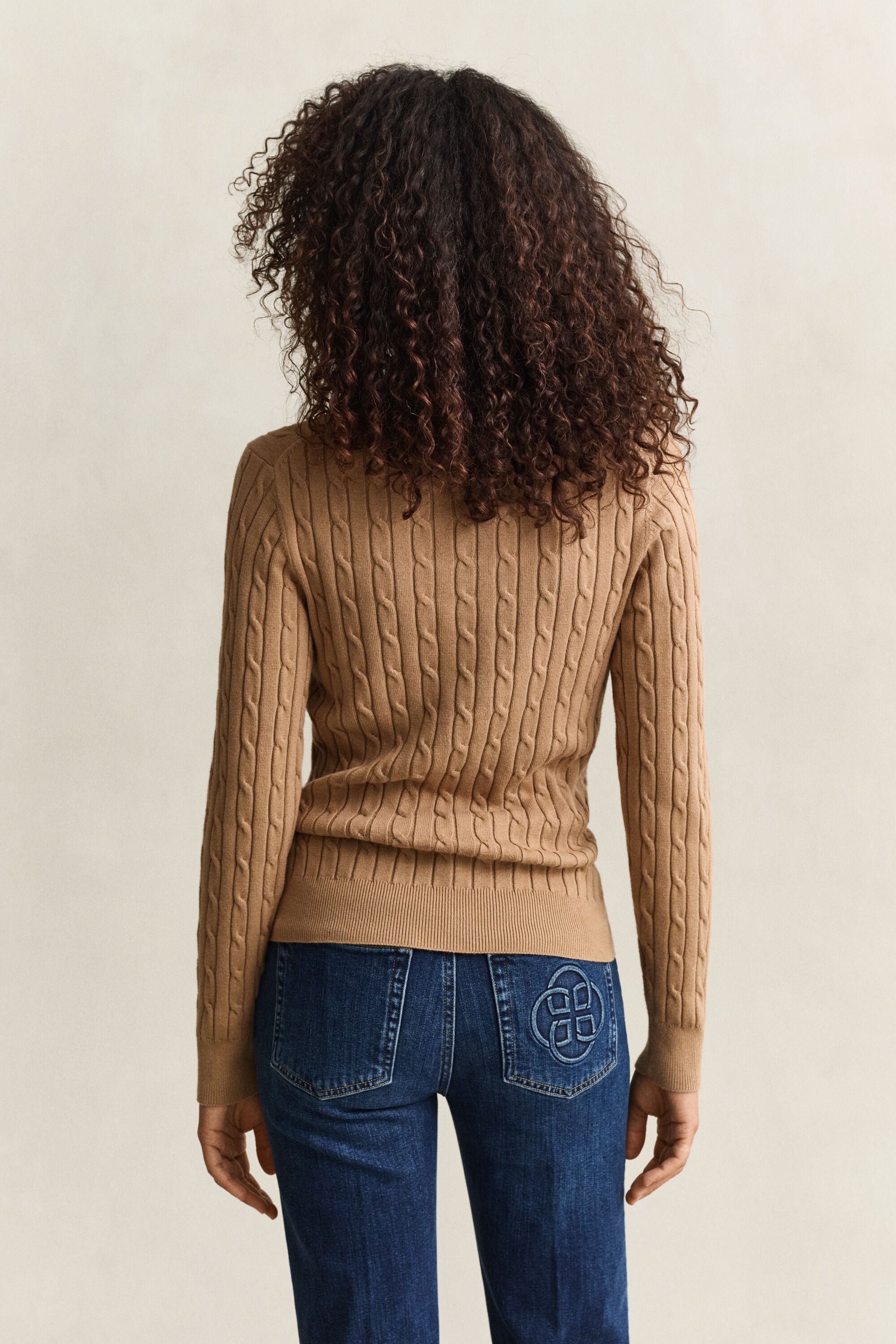 Pull en maille torsadée classique