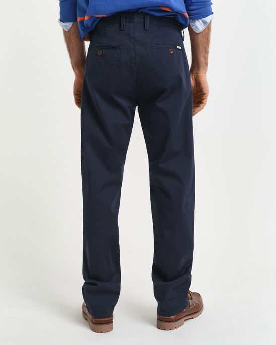 Pantalon chino coupe regular en sergé