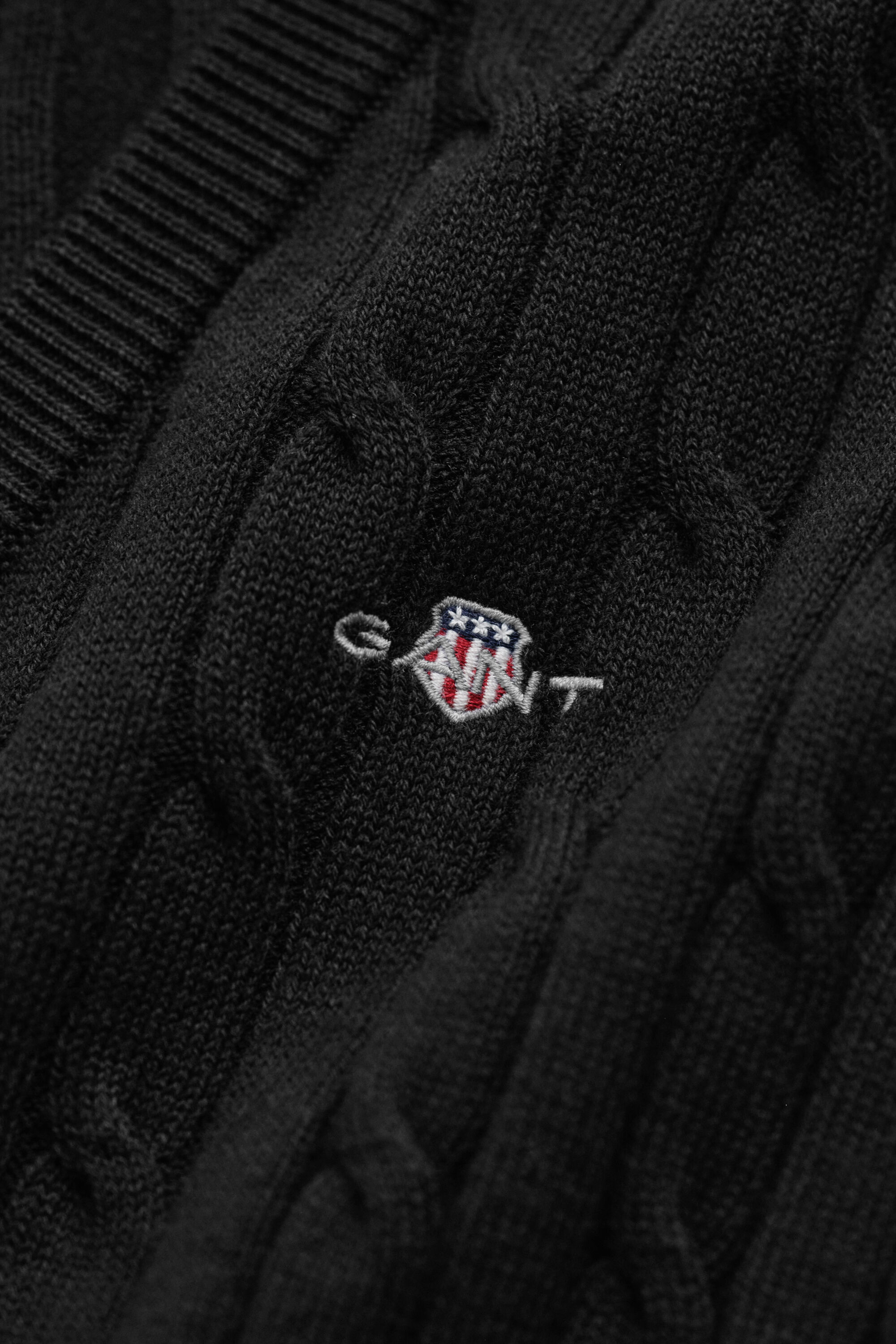 Pull col V en maille de coton stretch à torsades
