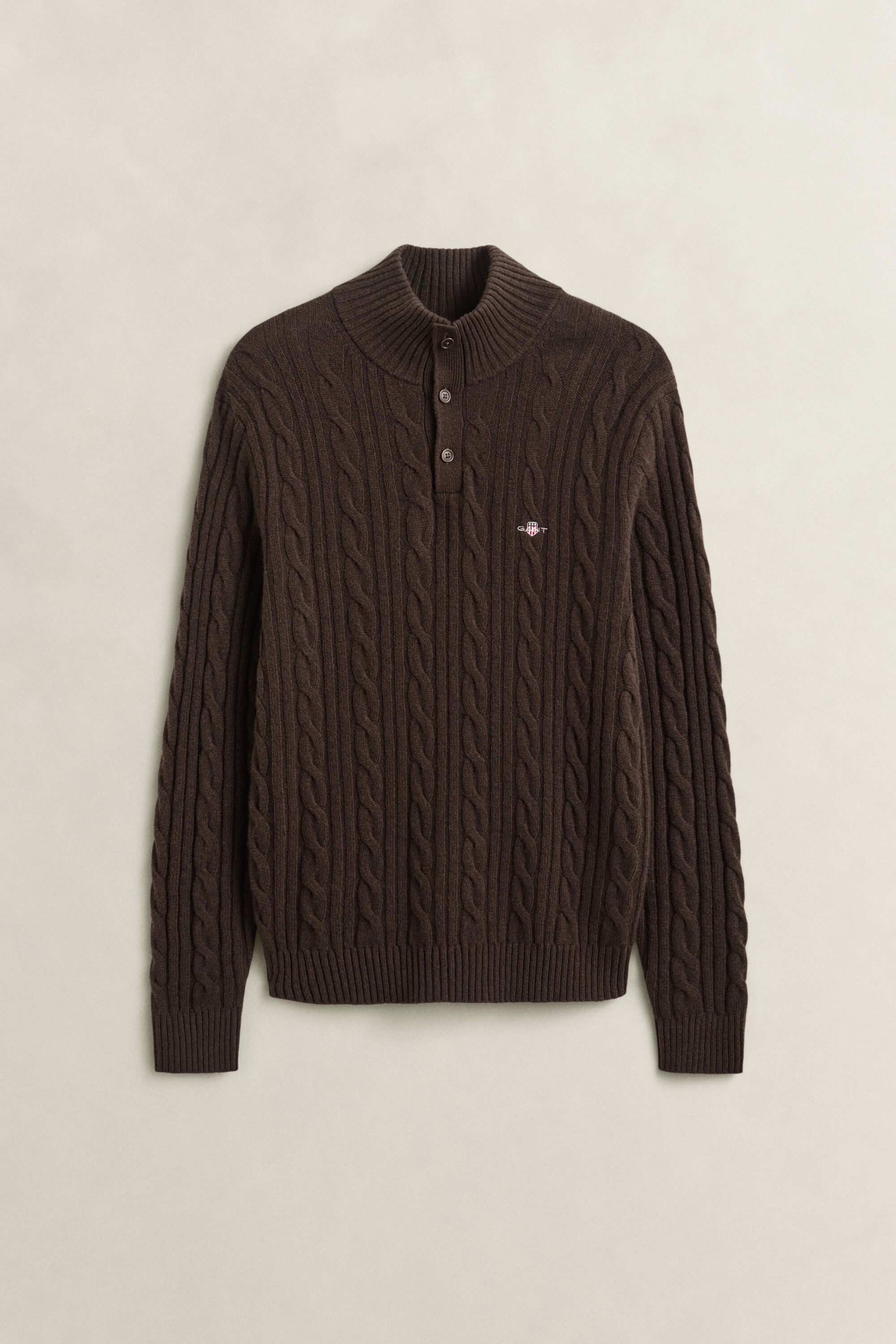 Pull semi-boutonné en laine d’agneau à maille torsadée