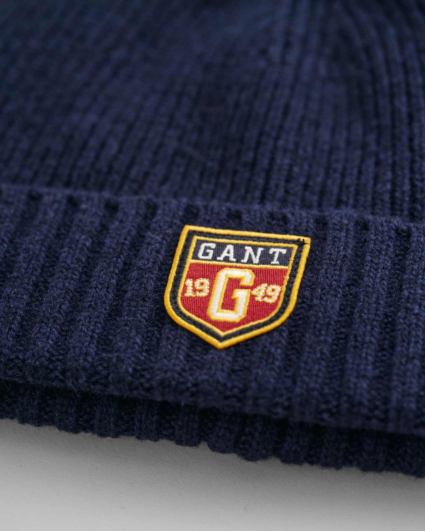 Cadeauset met wollen beanie en sjaal met badge