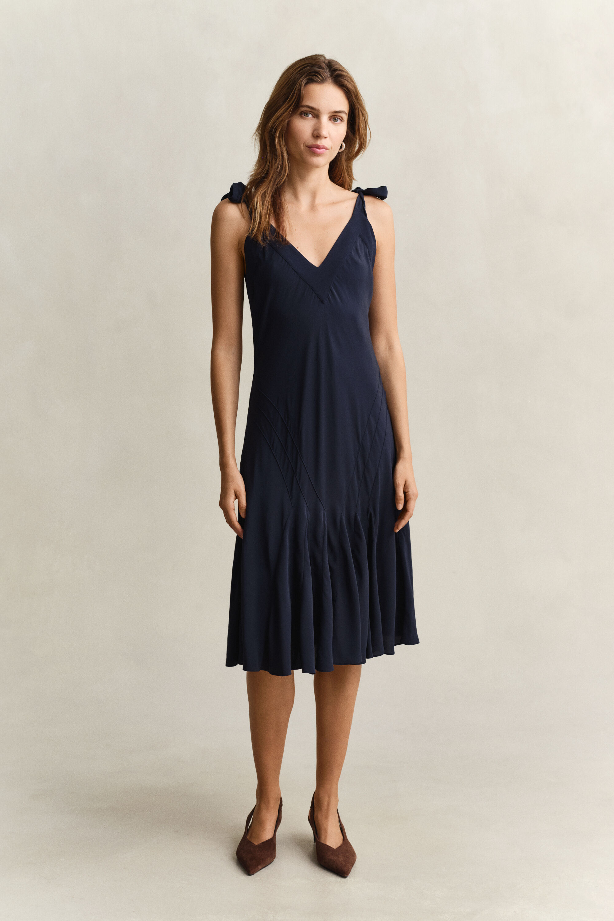 Schuin geknipte slipdress
