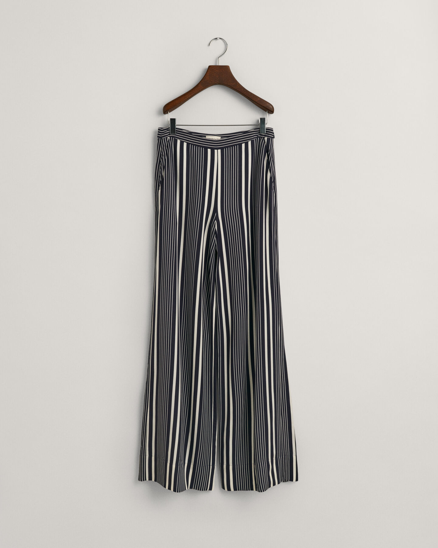 Regular Fit broek met wijde pijpen en streepjesprint