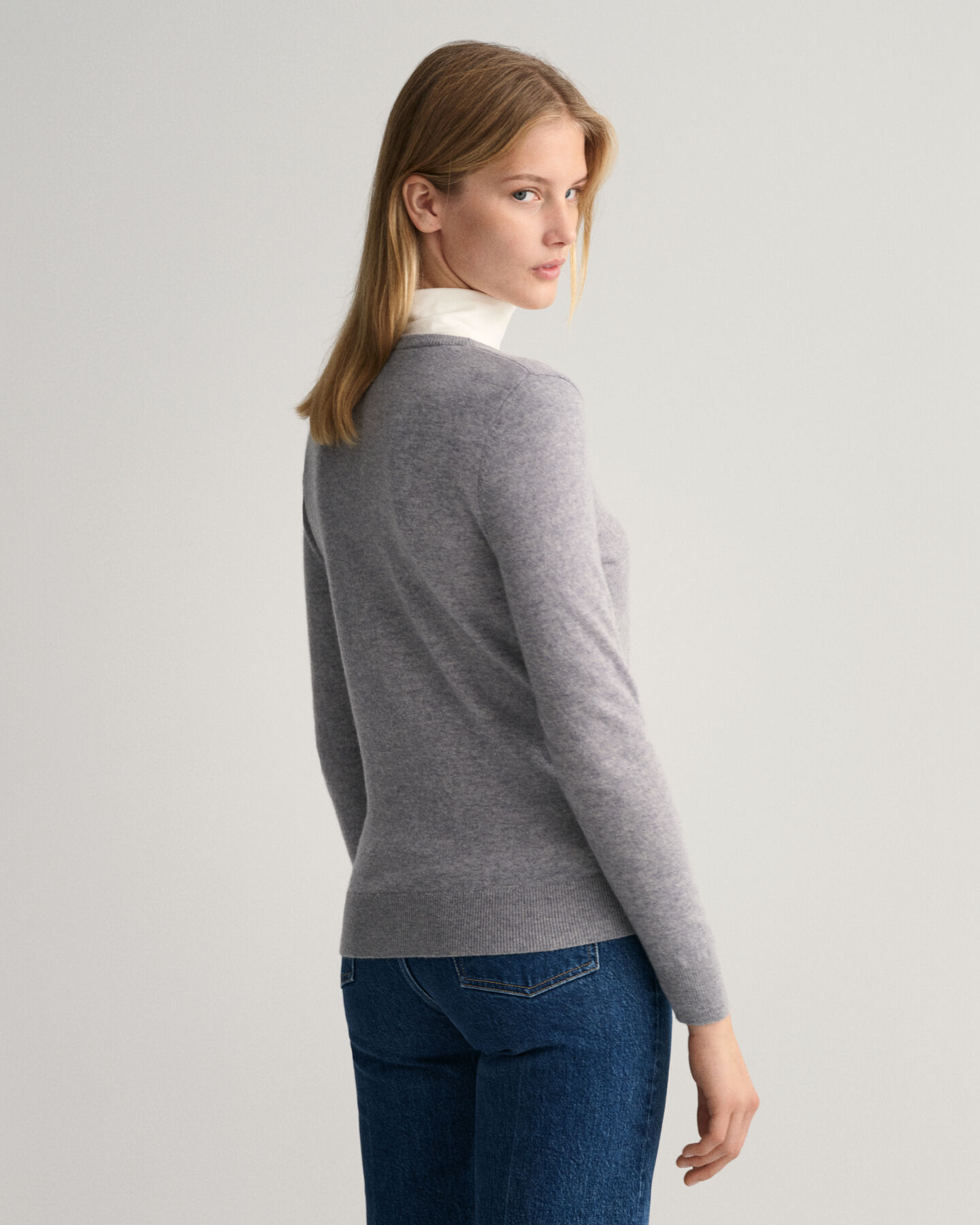 Pull col V en laine d'agneau extrafine