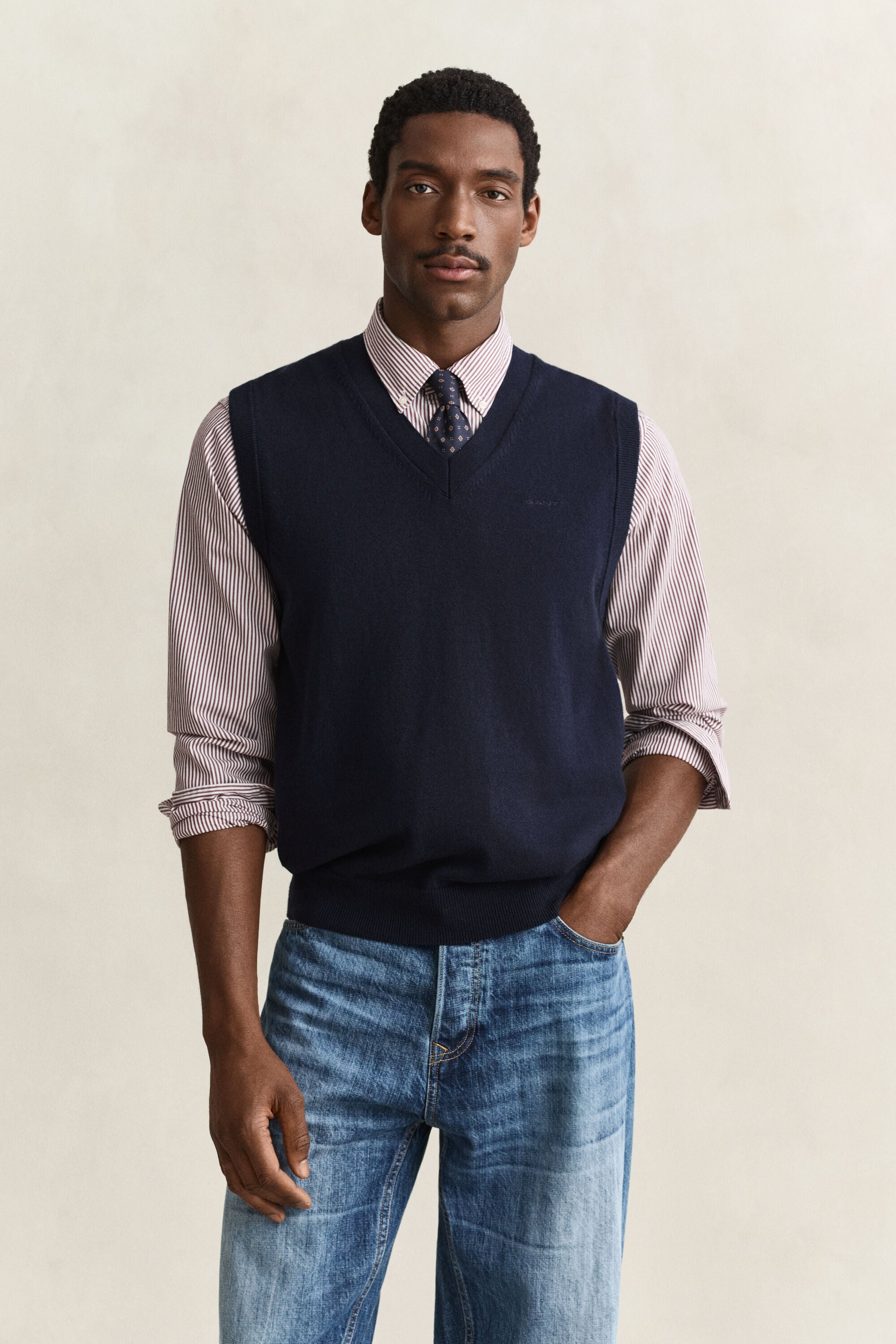 Pull col V sans manches en laine et coton