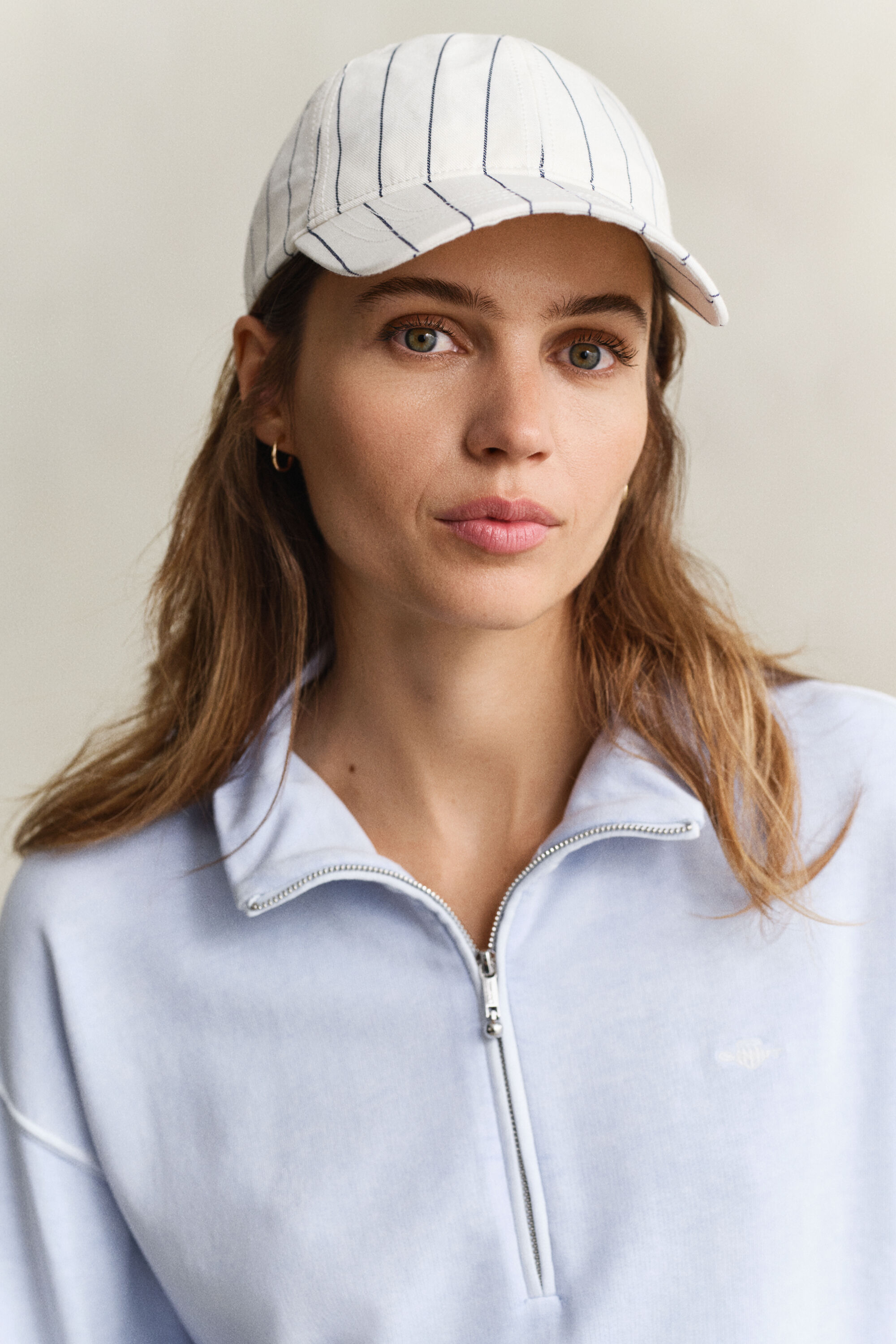 Sweat-shirt à demi-zip délavé avec écusson