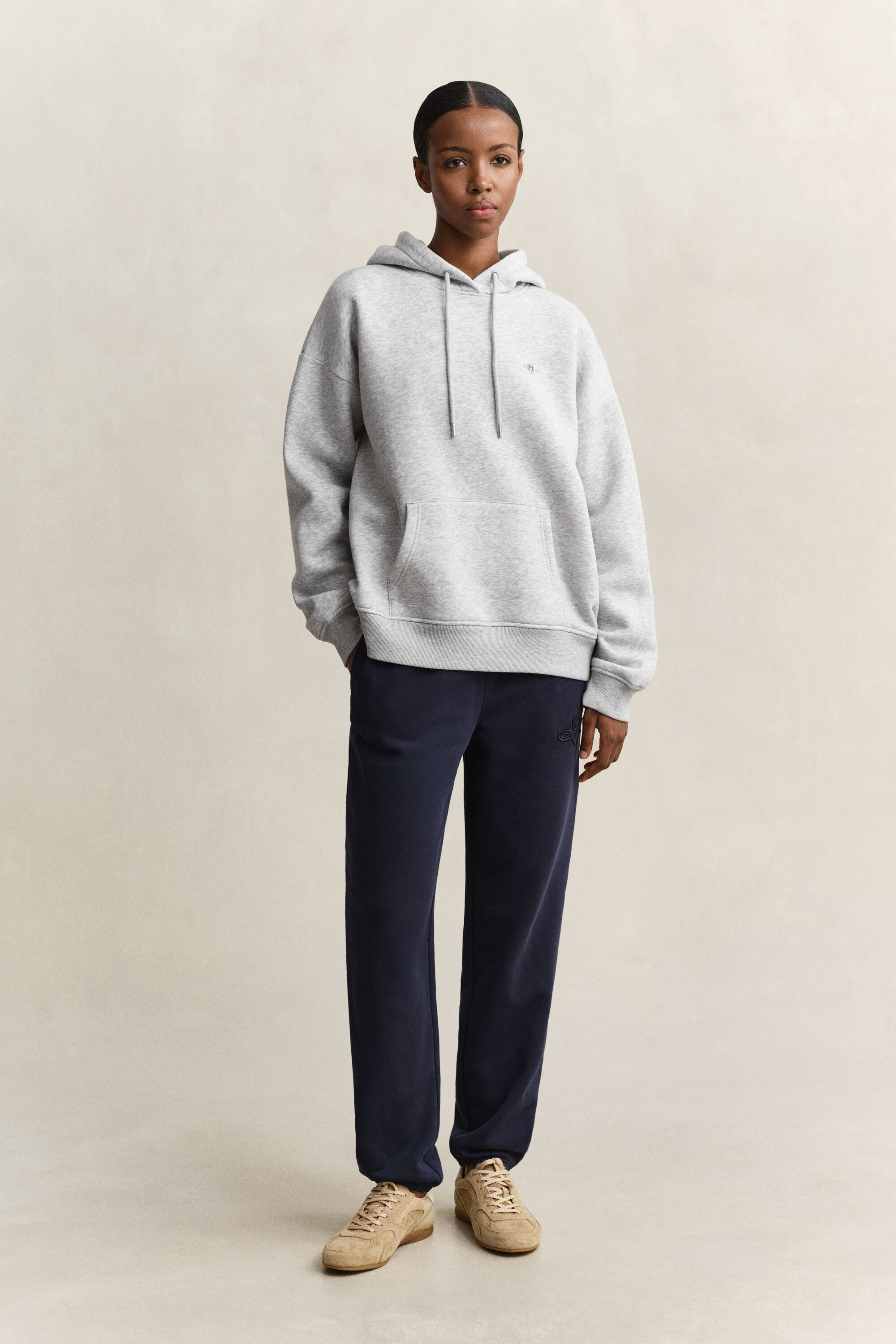Sweat à capuche avec écusson
