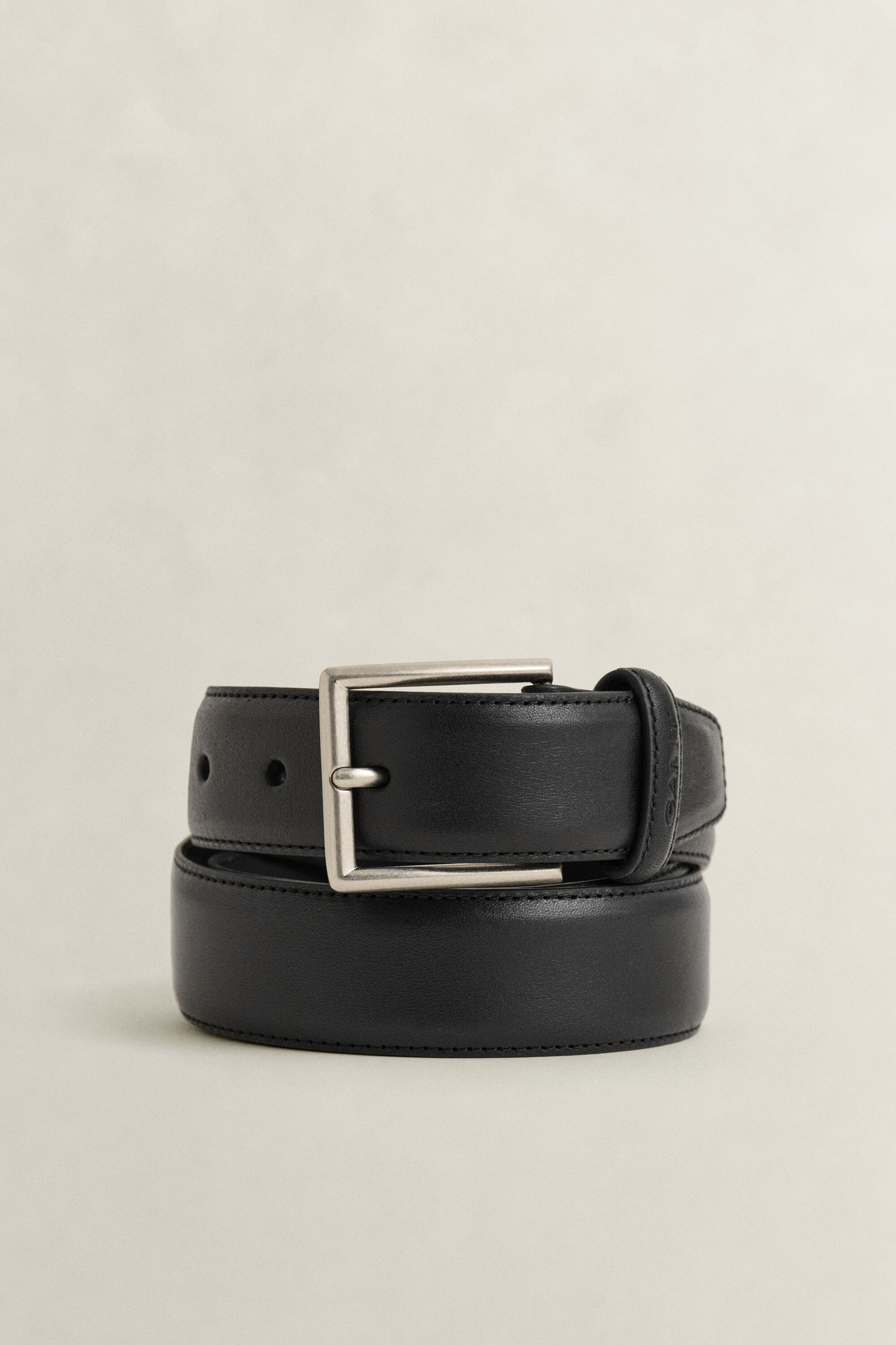 Leren riem en pasjeshouder in cadeauverpakking