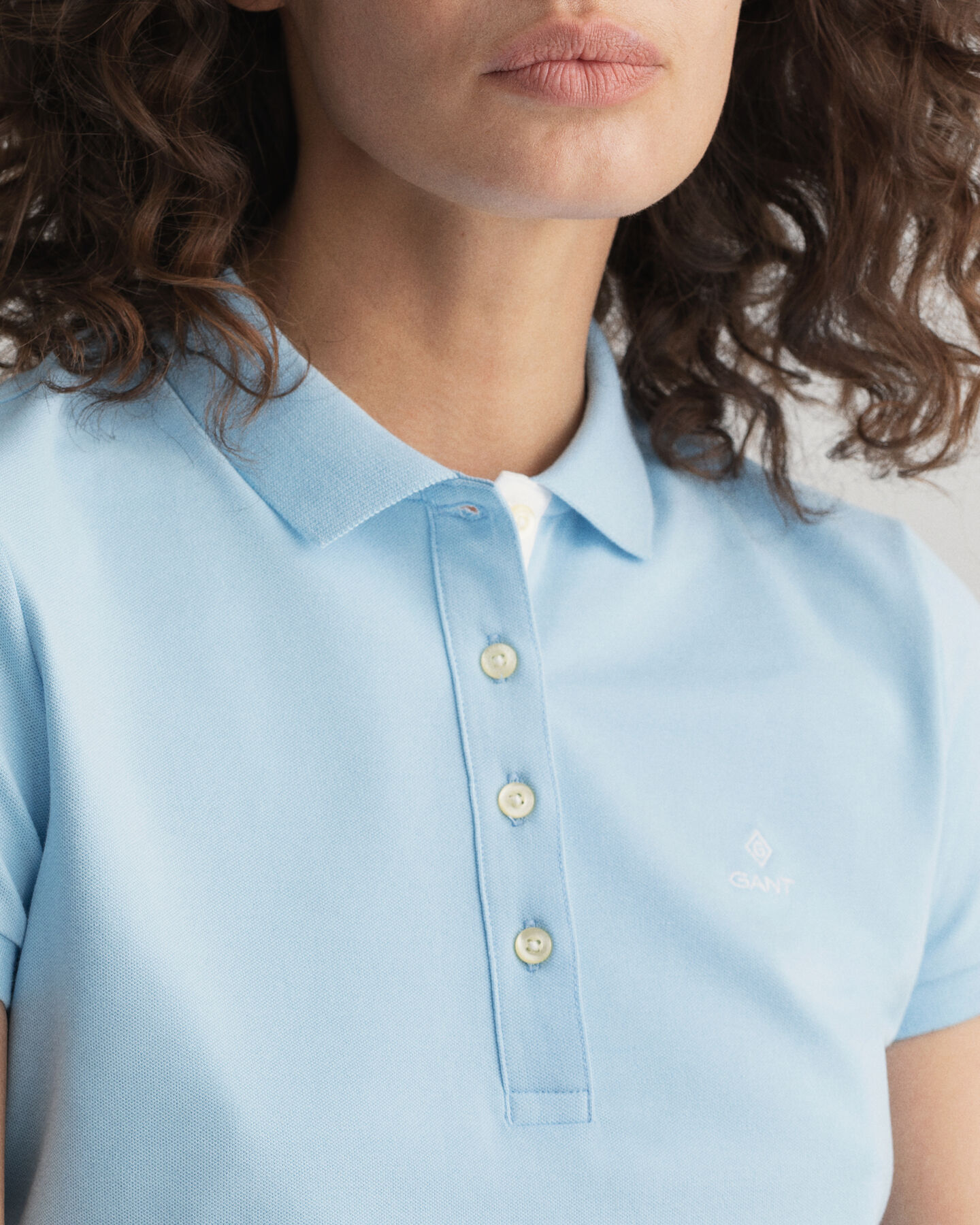 Piqu&eacute; poloshirt met contrasterende kraag