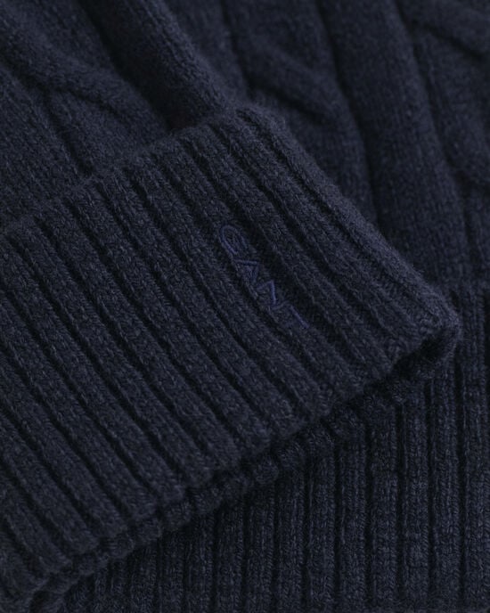 Bonnet en maille de laine à torsades