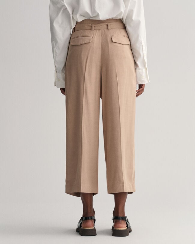 Cropped broek met wijde pijpen en ceintuur