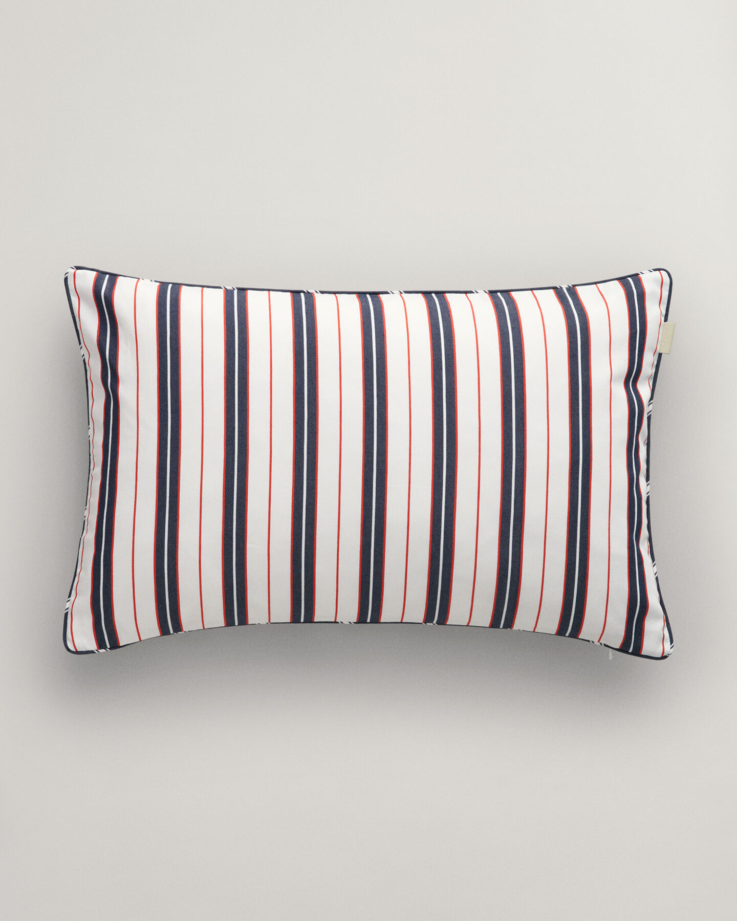 Kussenhoes met kleurige strepen