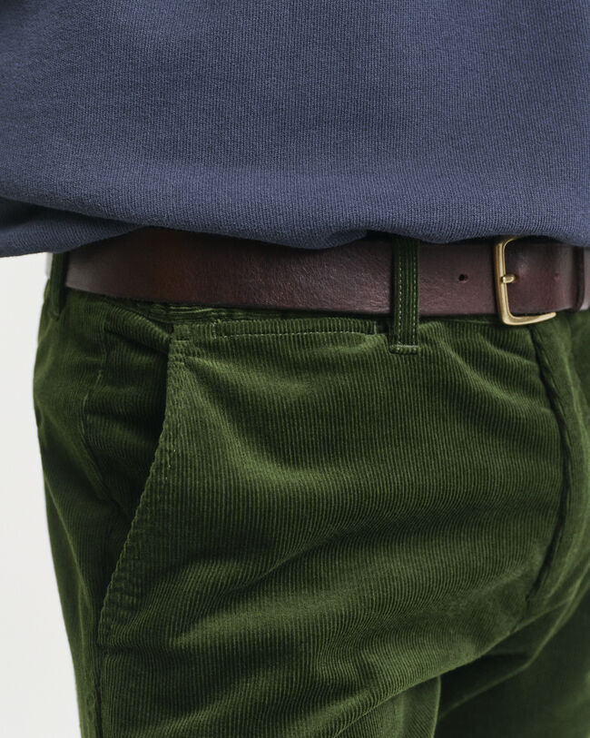 Pantalon chino slim fit en velours côtelé