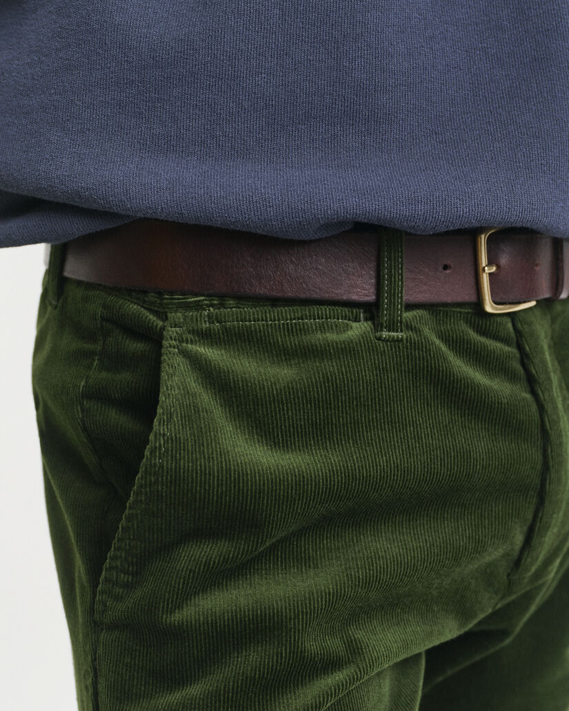 Pantalon chino slim fit en velours côtelé