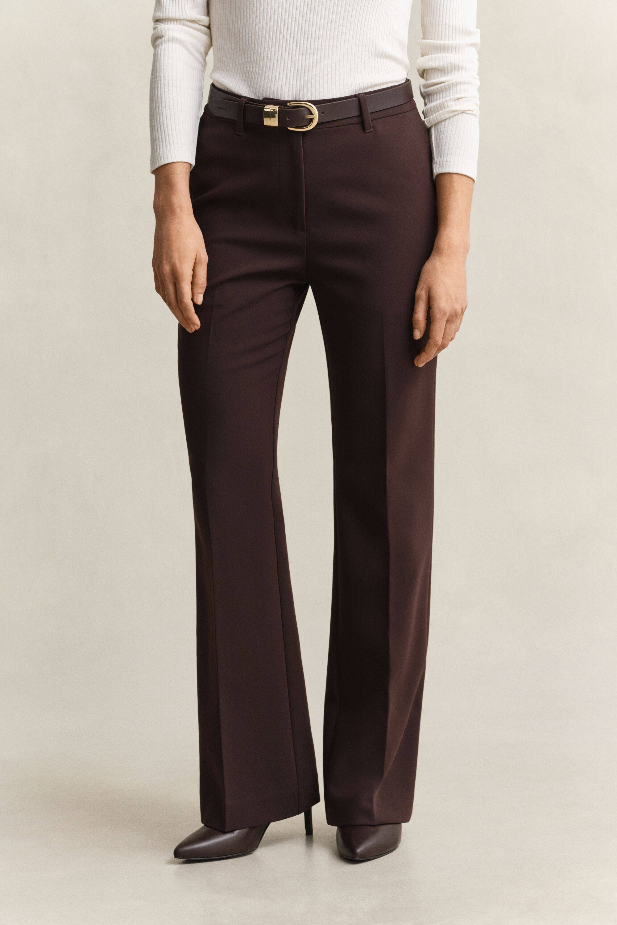 Nette nauwsluitende flared broek