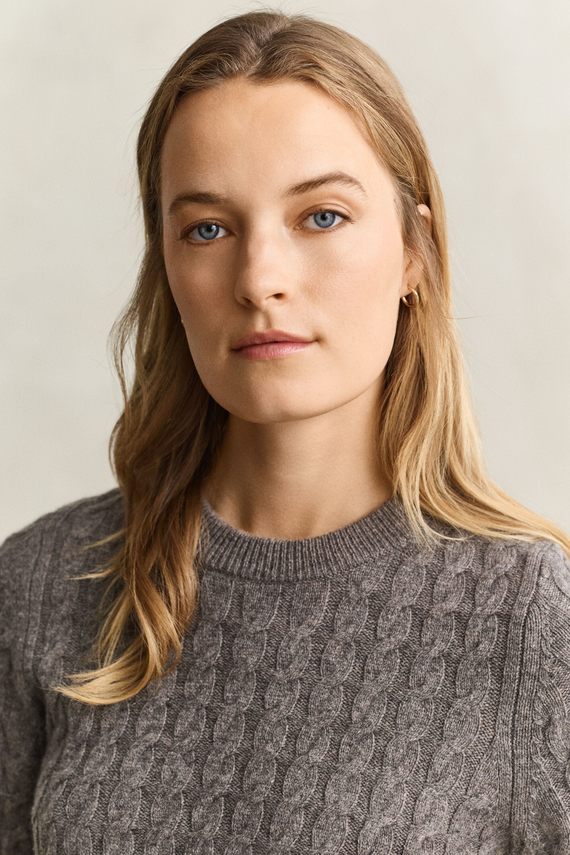 Pull à manches courtes en laine et cachemire à maille torsadée