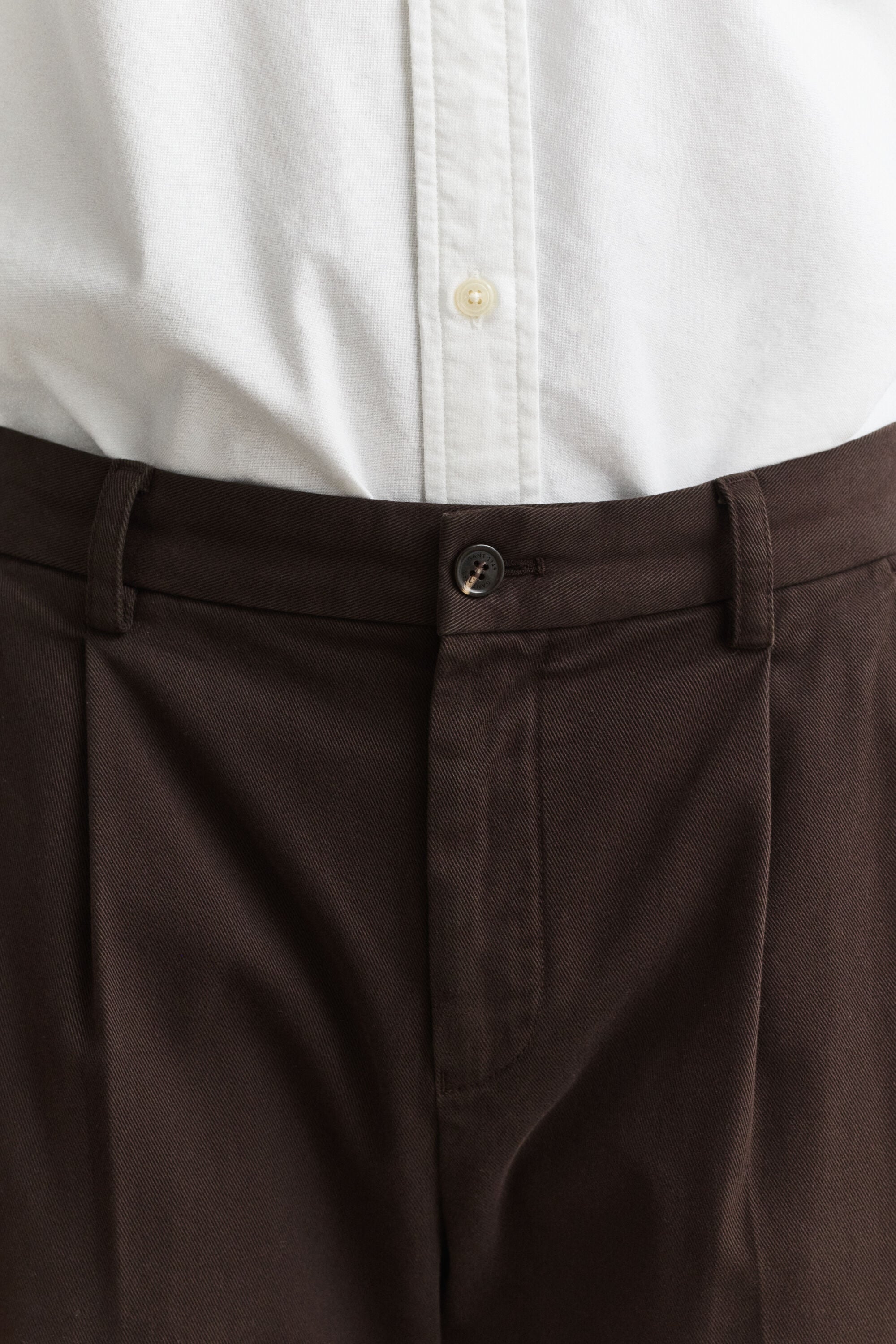 Chino met taps toelopende pijpen