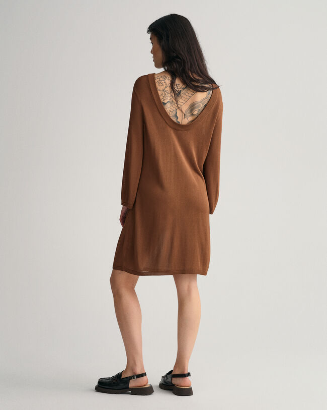 Robe en maille ouverte dans le dos