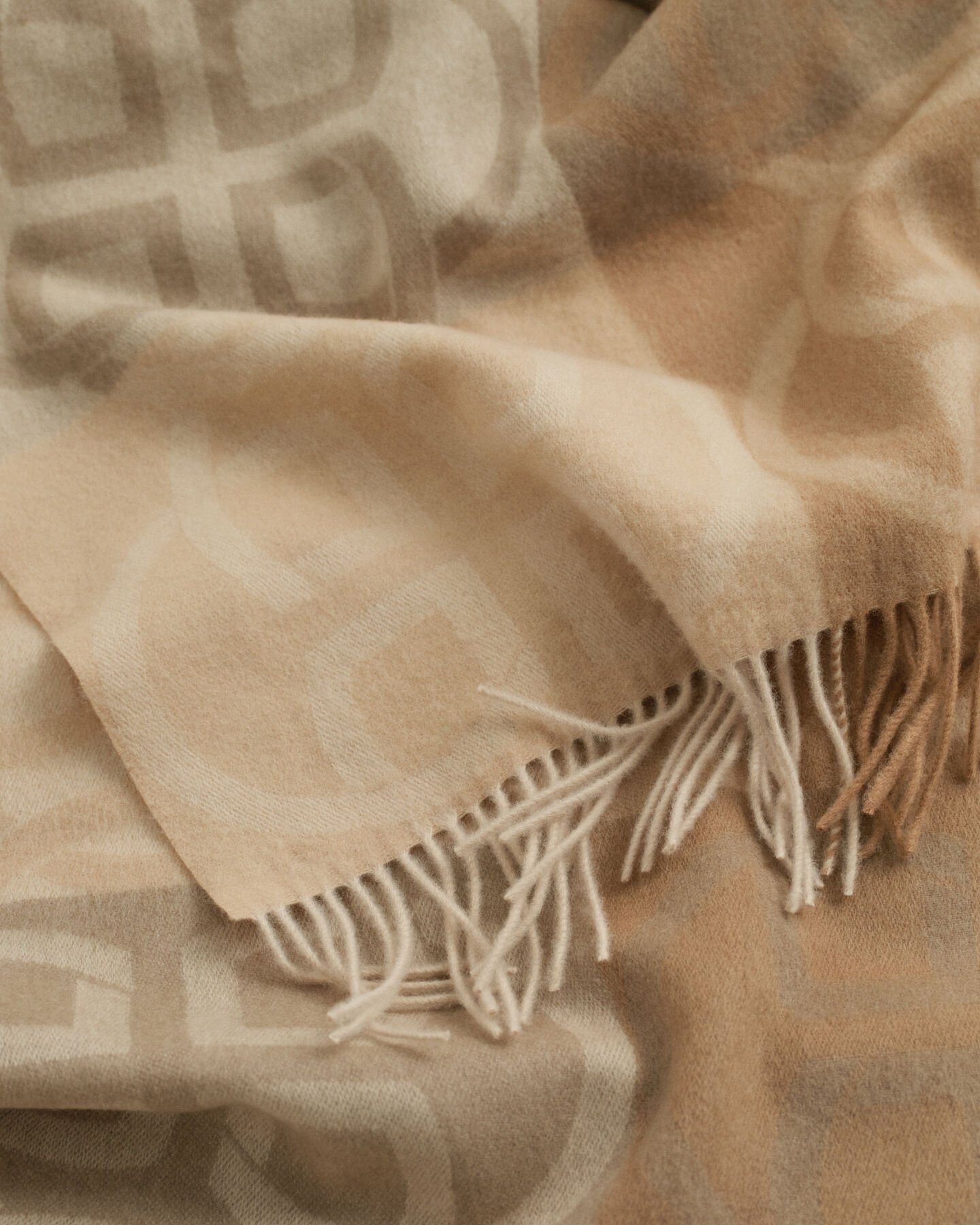 Écharpe en laine à monogrammes