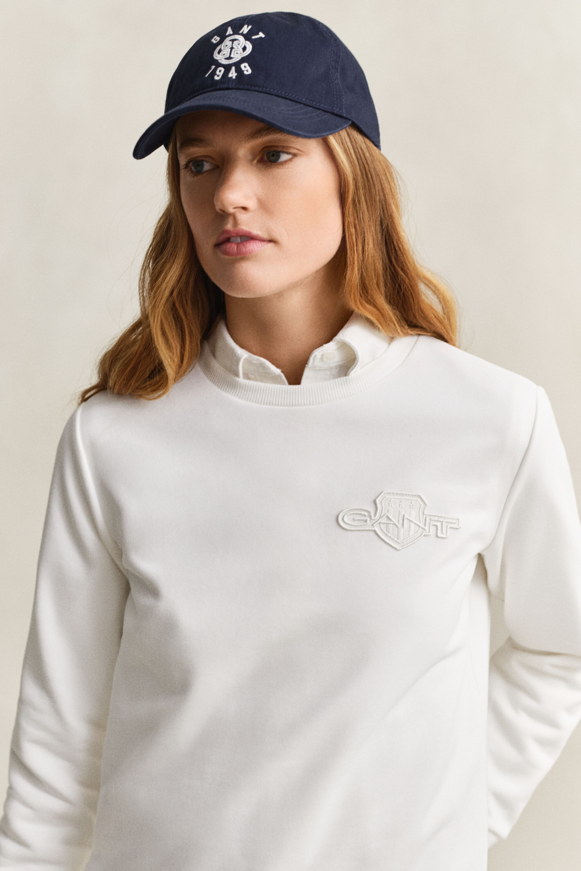 Sweat-shirt rond avec écusson ton sur ton