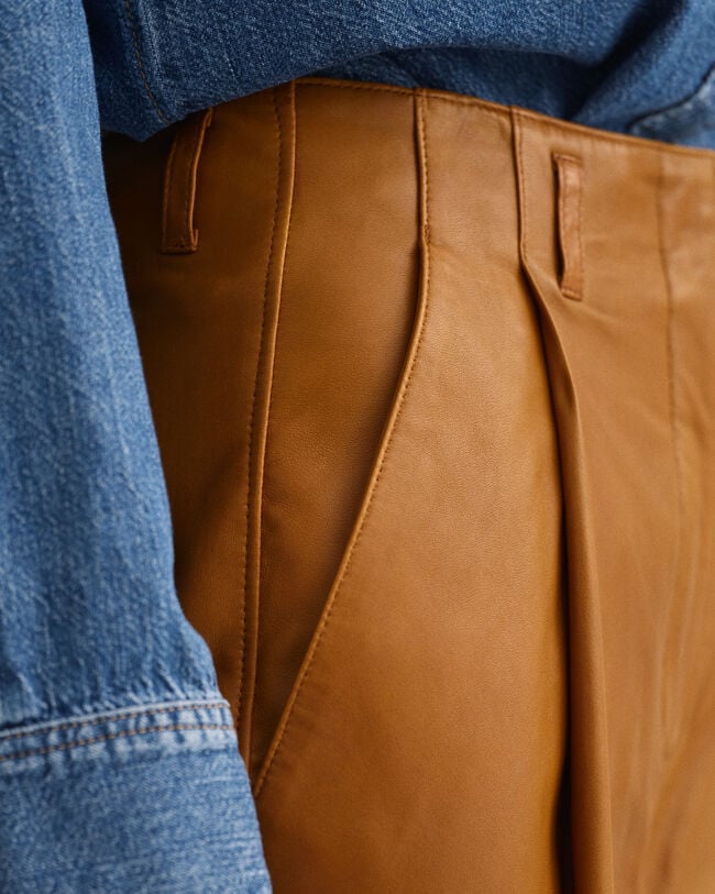 Pantalon en cuir plissé