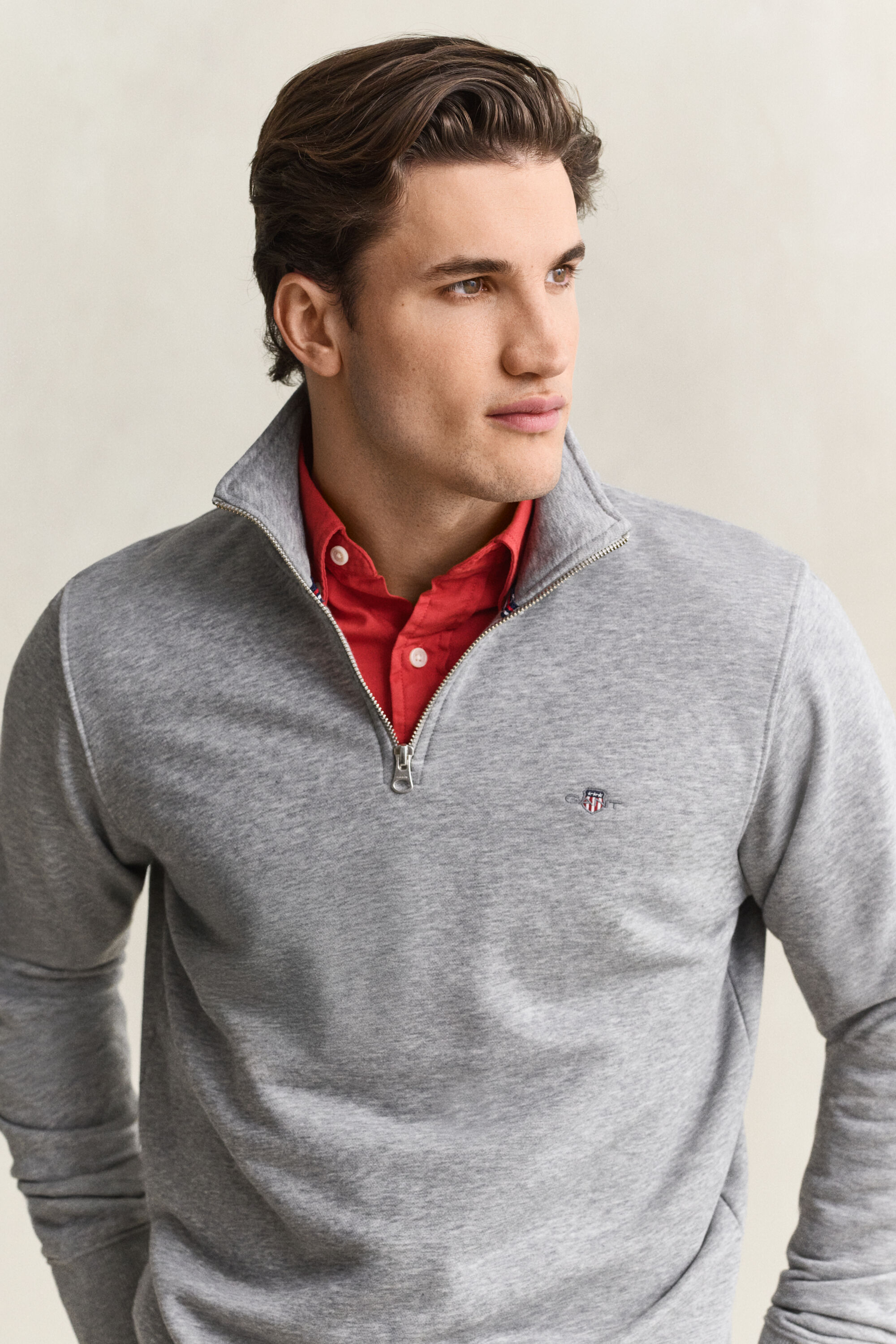 Sweat-shirt à demi-zip avec écusson