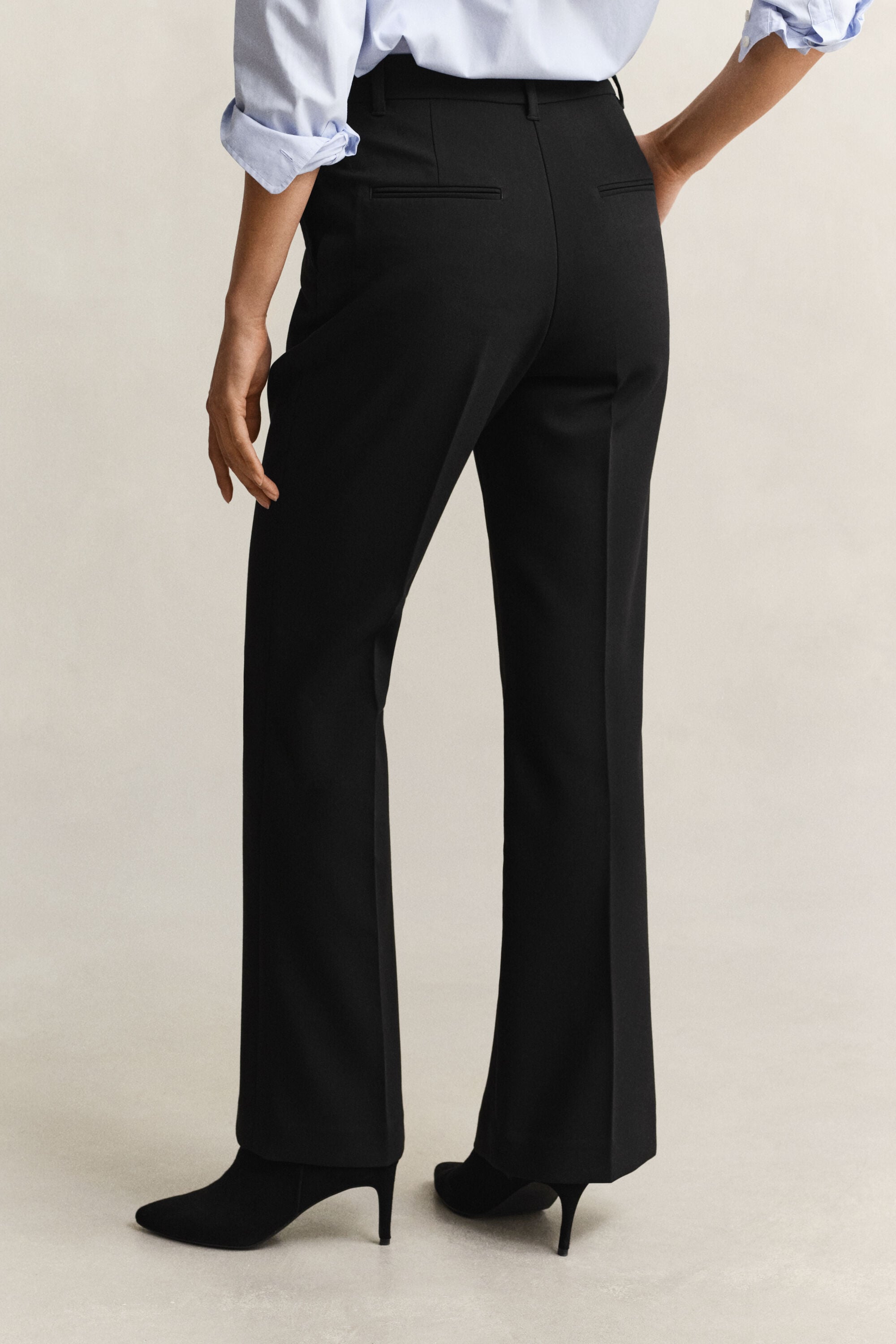 Nette nauwsluitende flared broek