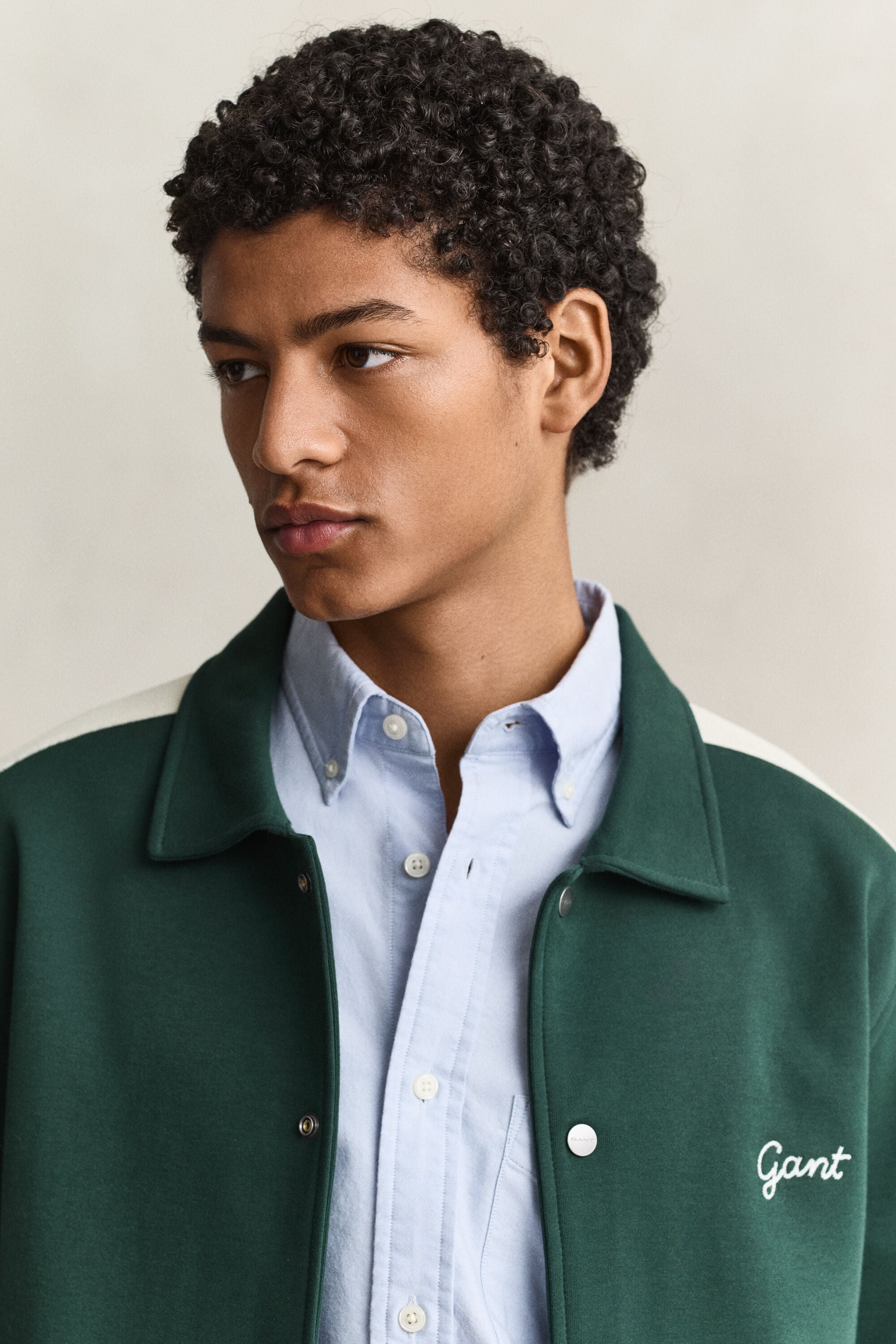 Veste boutonnée en maille interlock.