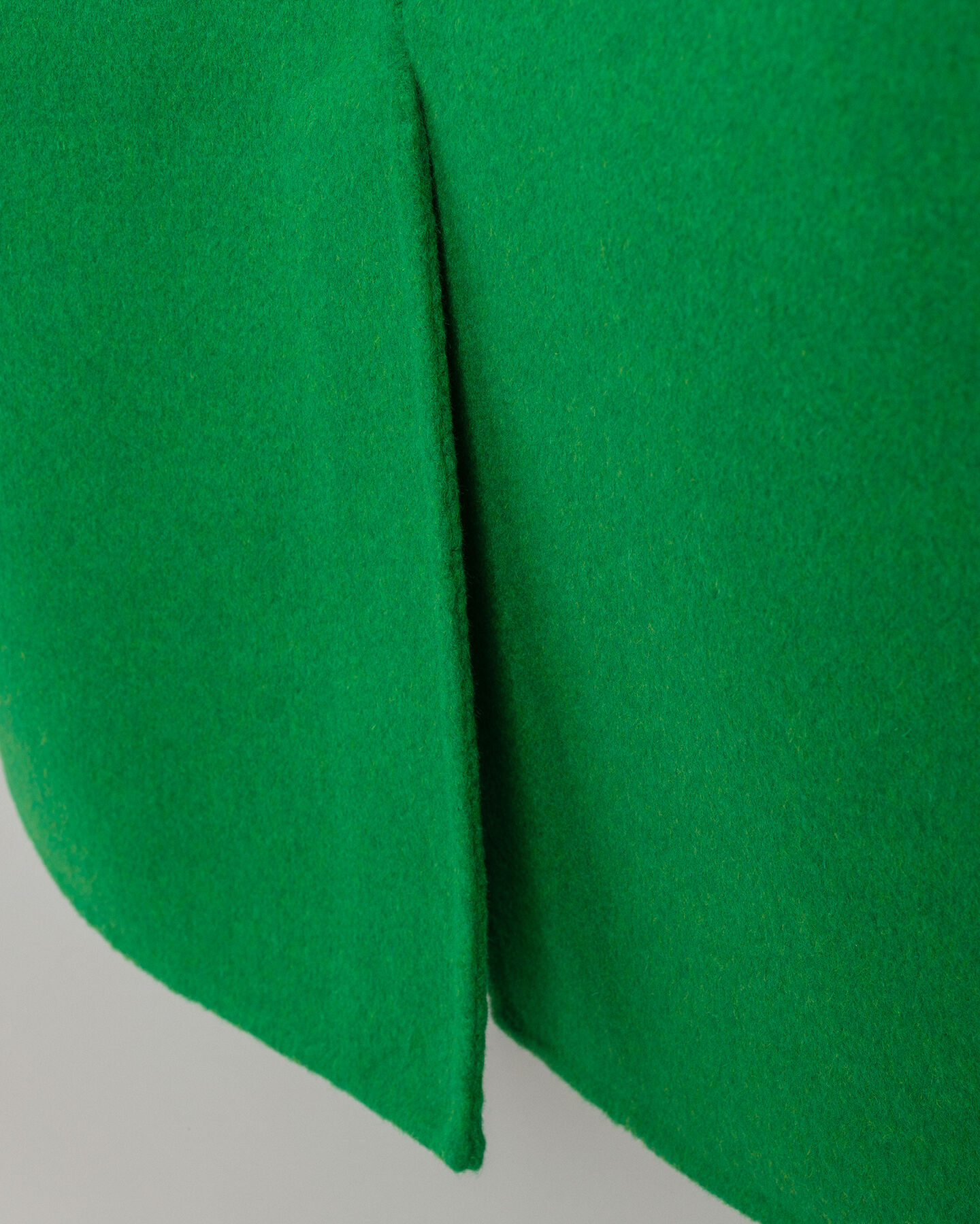 Gem&ecirc;leerde handgestikte jas