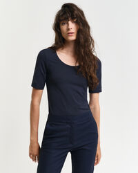 Haut à encolure dégagée