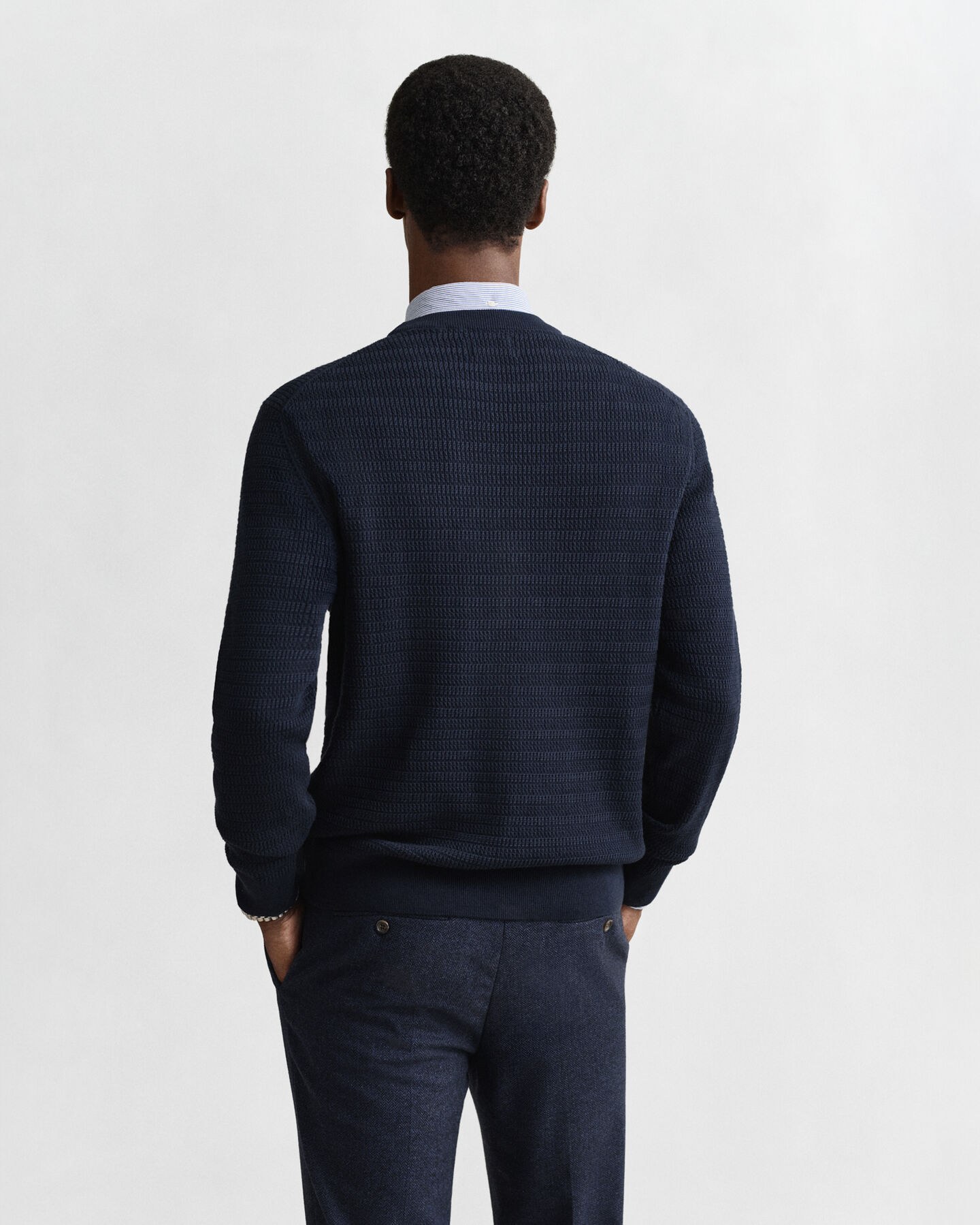 Gebreide trui met minikabels en ronde hals