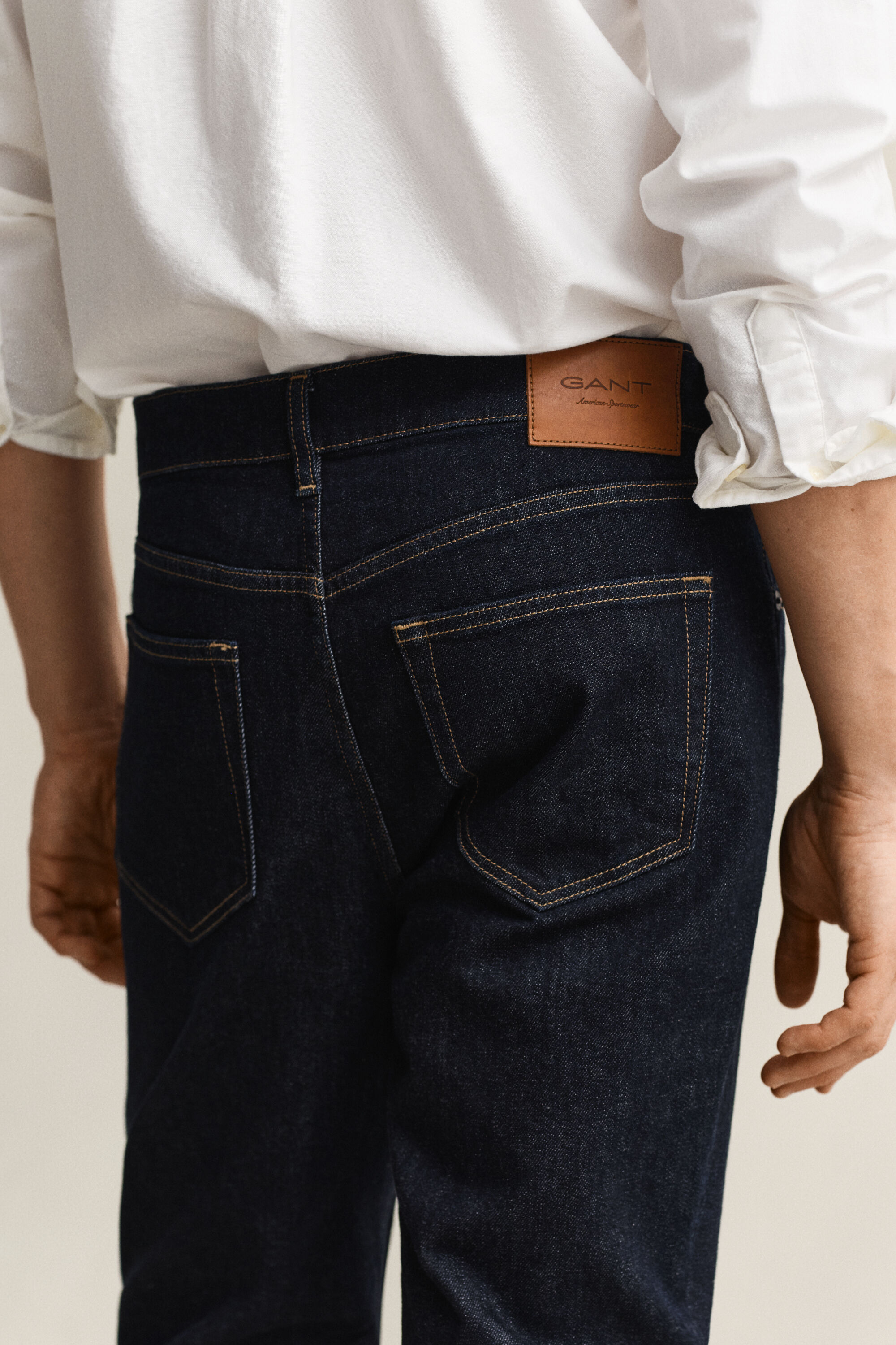 Jean slim fit à délavage épuré