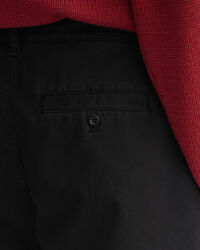 Volume chino met plooien