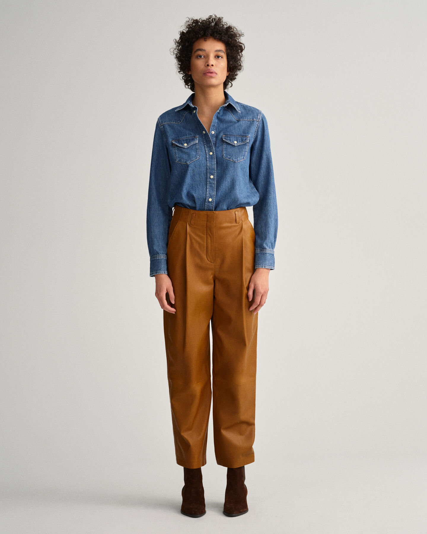 Pantalon en cuir plissé