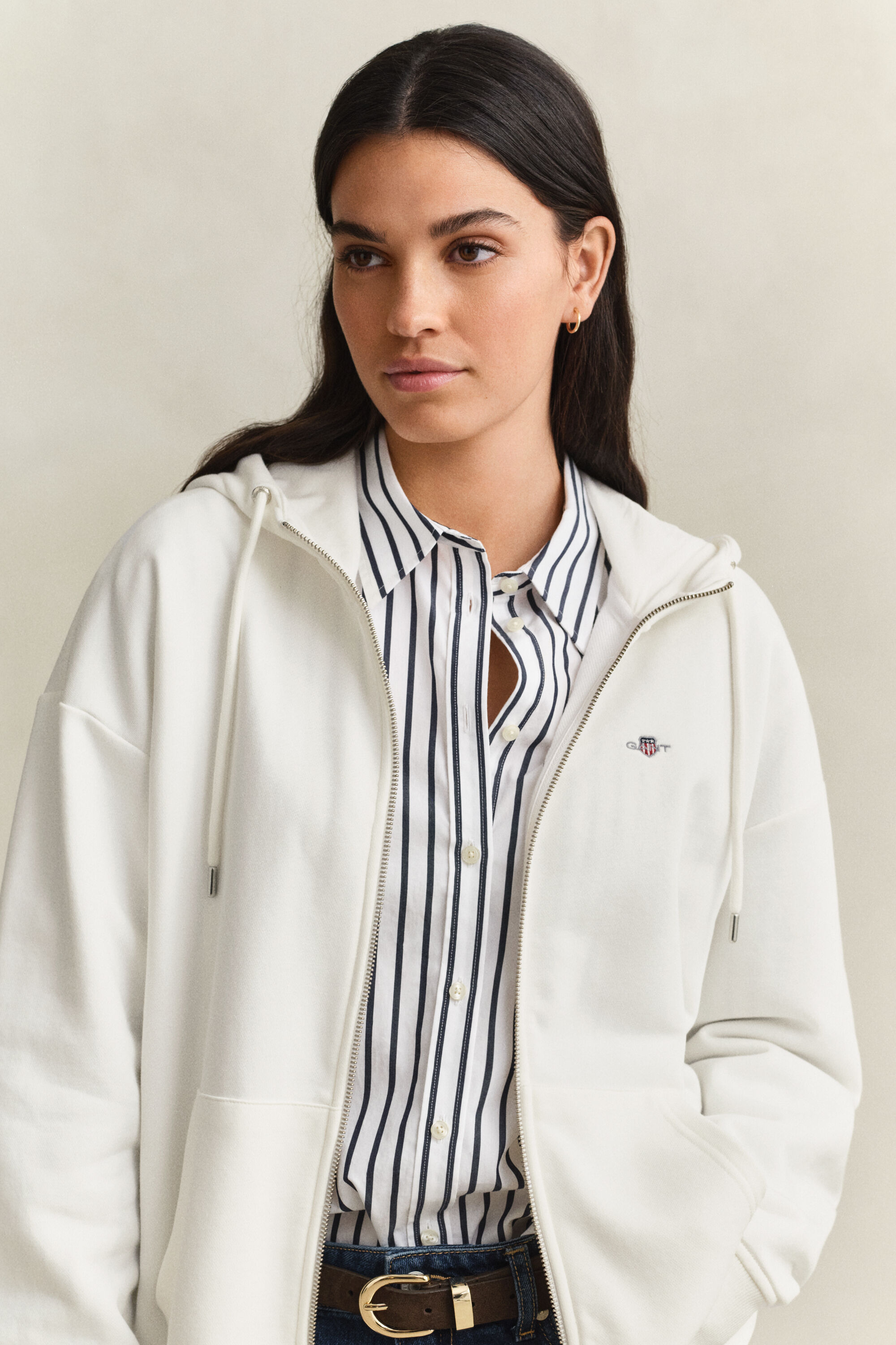 Sweat à capuche zippé avec écusson