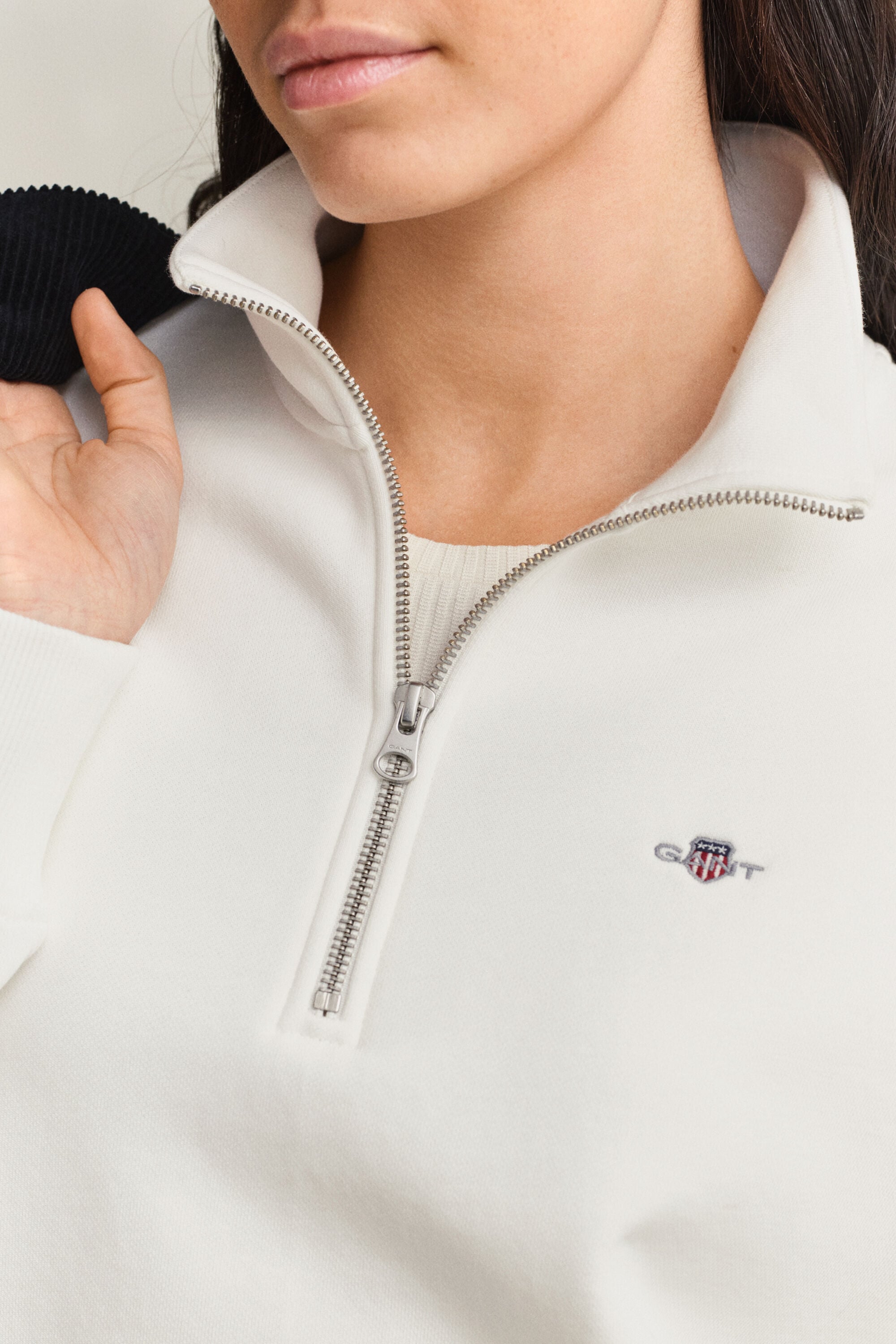 Sweat-shirt à demi-zip avec écusson