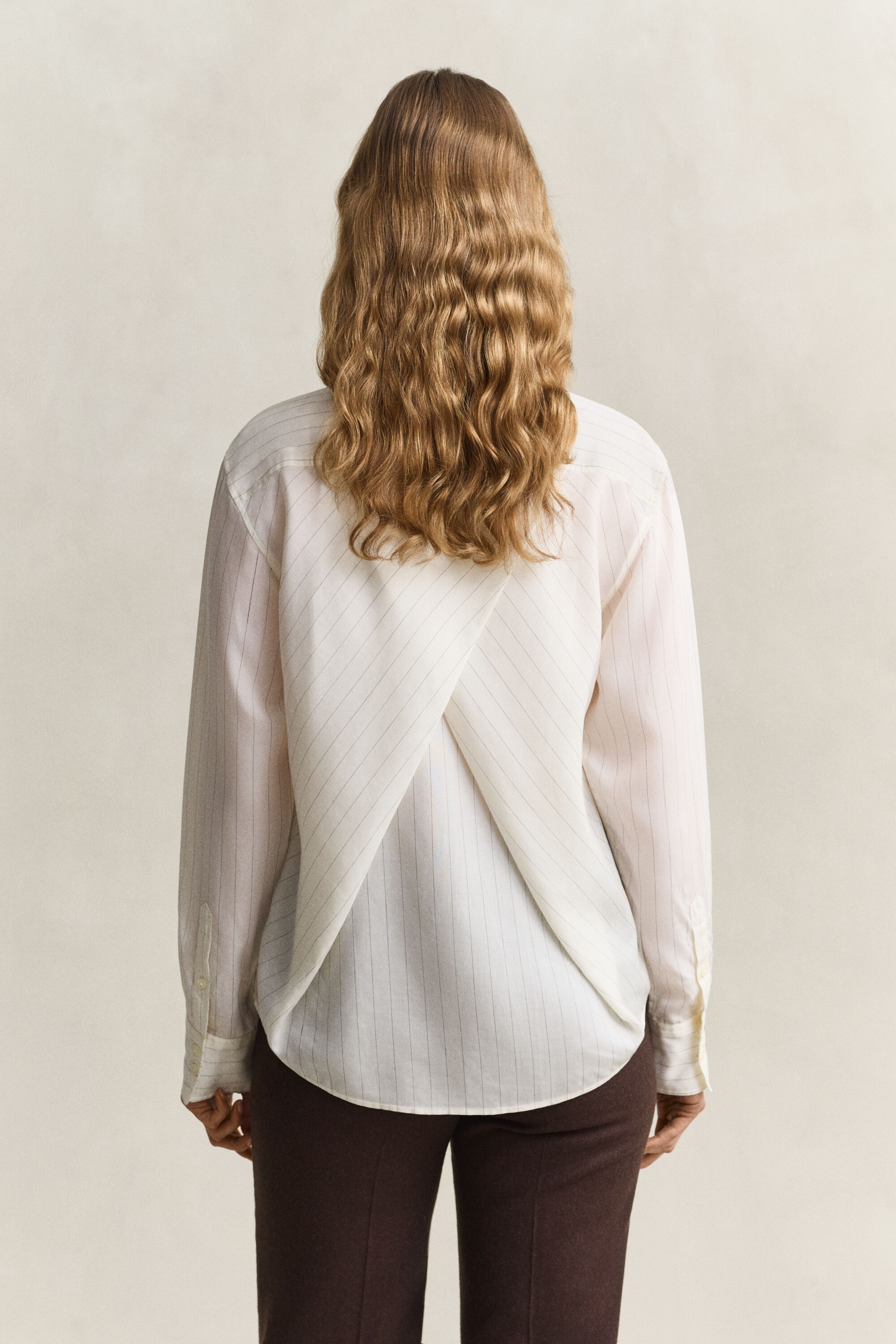 Chemise avec pli au dos