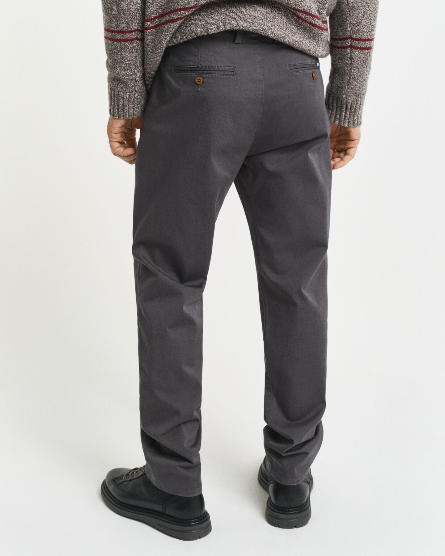 Pantalon chino coupe regular en sergé