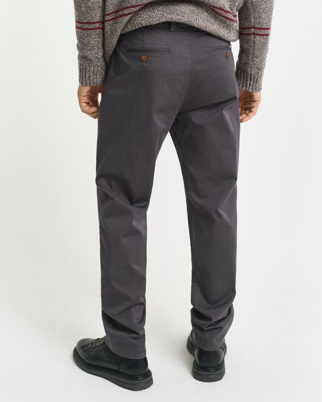 Pantalon chino coupe regular en sergé