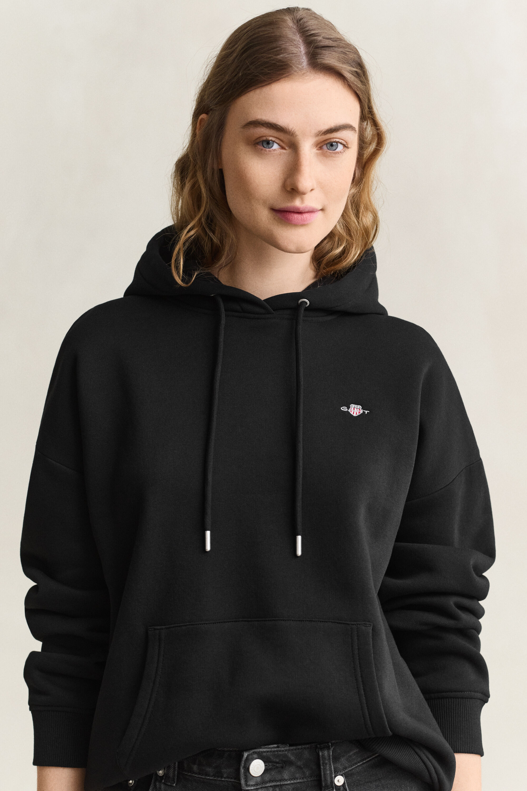 Sweat à capuche avec écusson