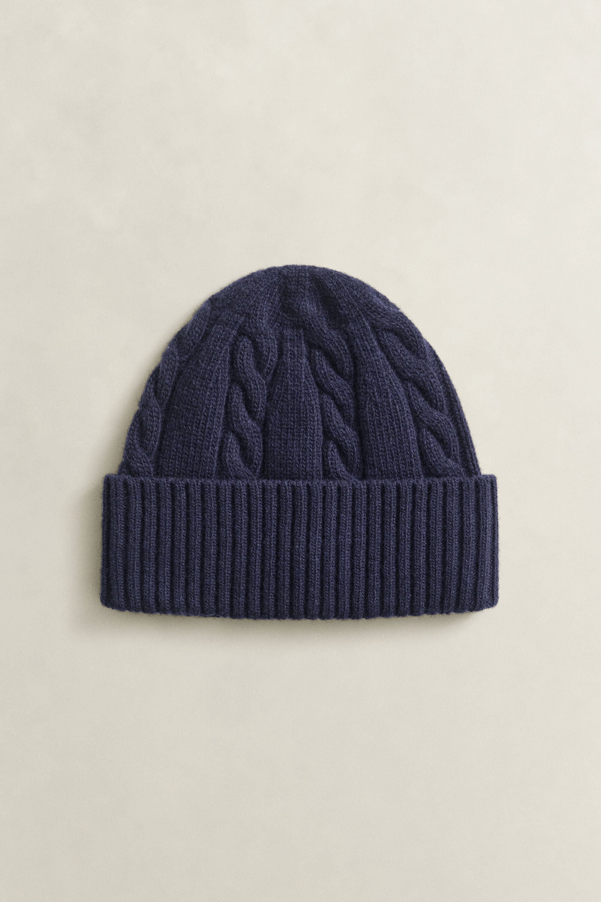 Lamswollen beanie met kabelpatroon