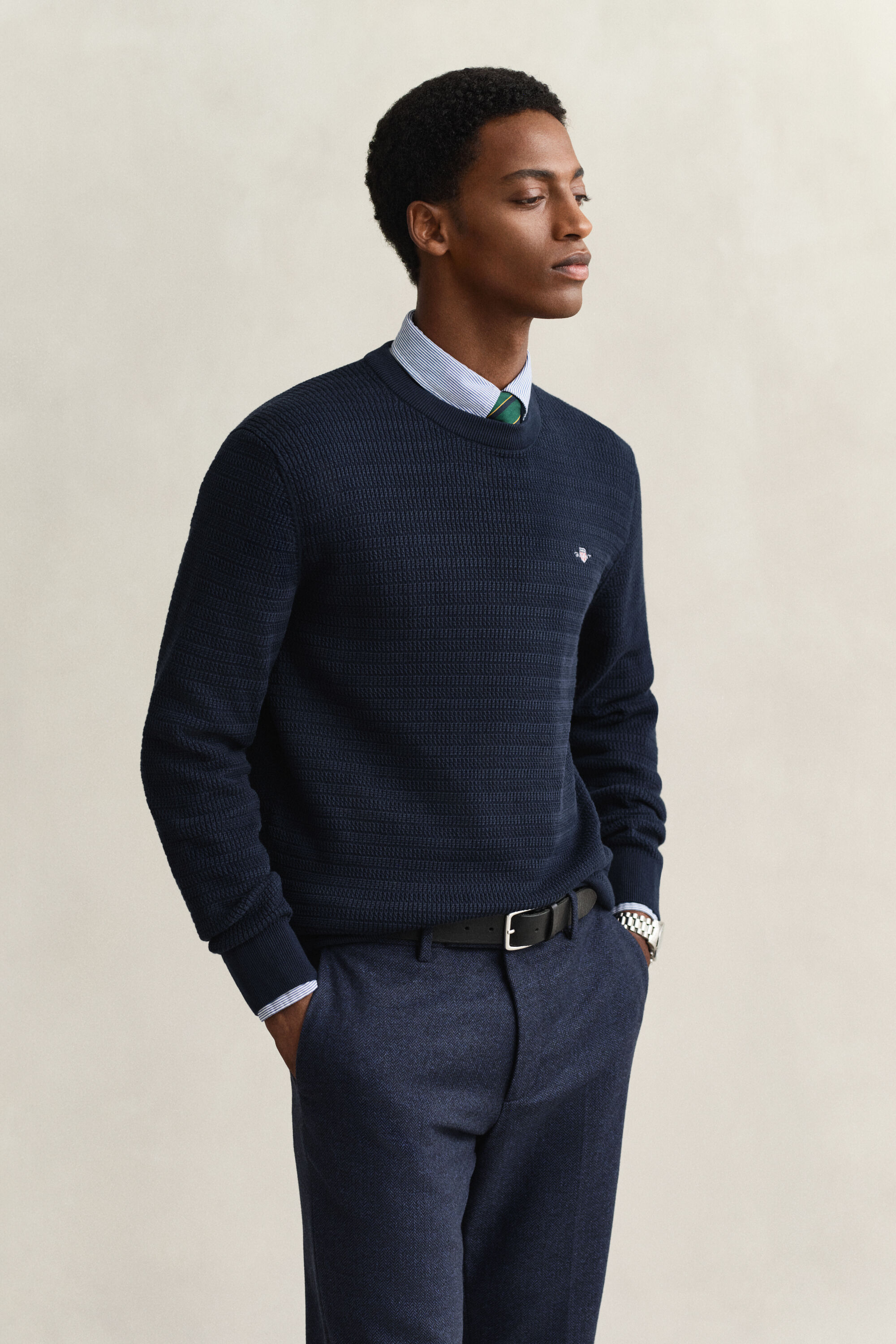 Gebreide trui met minikabels en ronde hals