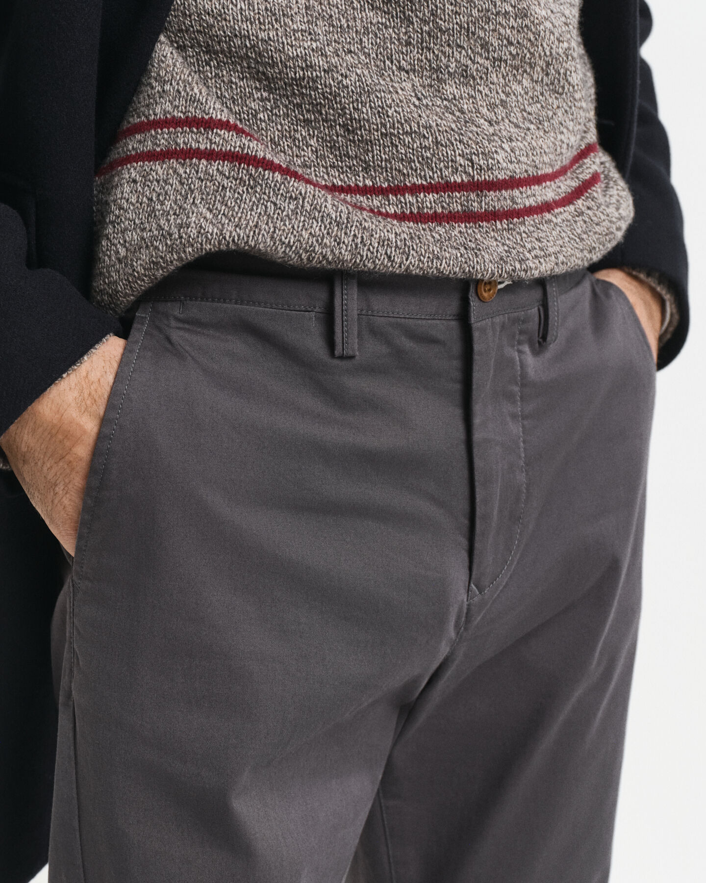 Pantalon chino coupe regular en sergé