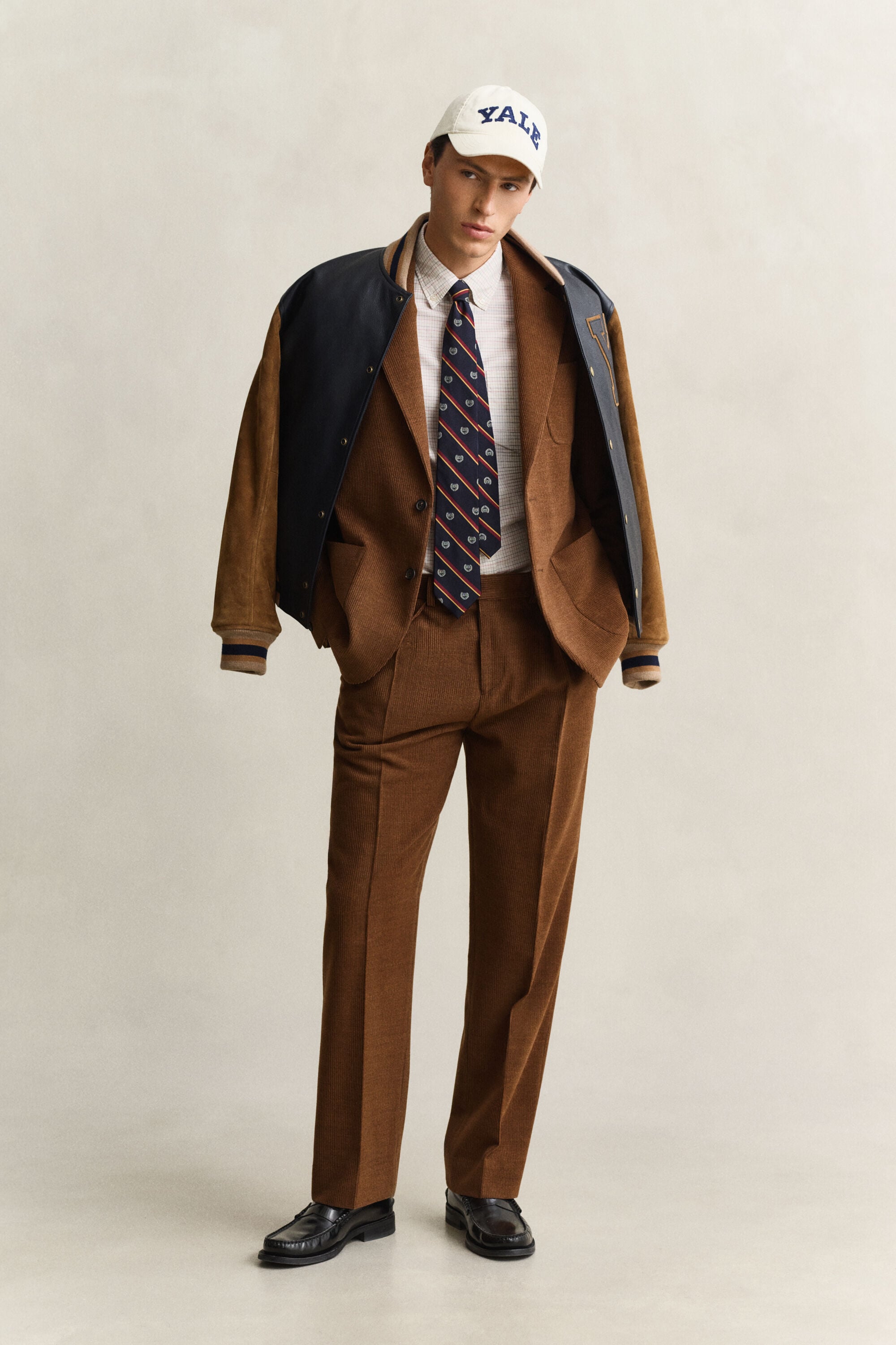 Pantalon de costume en velours de laine côtelé Gant x Yale