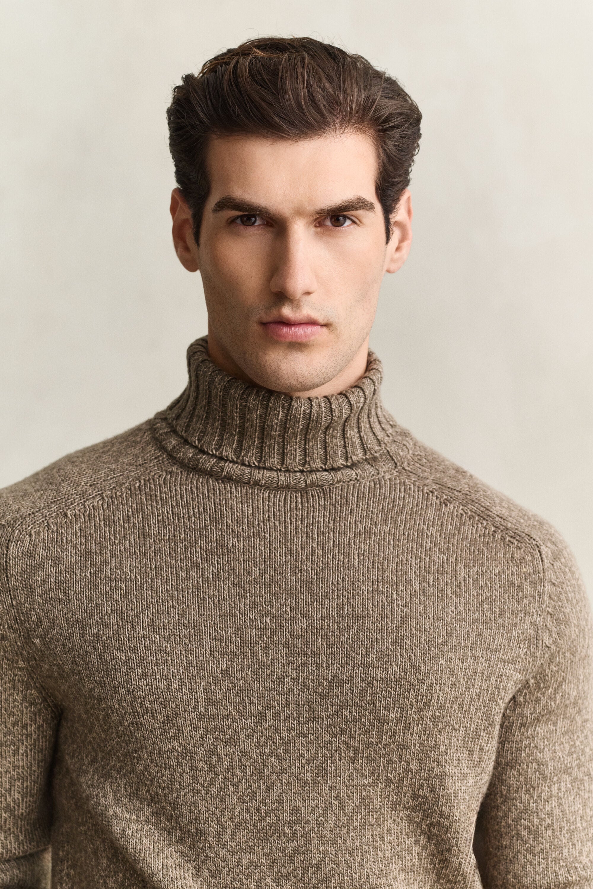 Pull col roulé en laine moulinée mélangée