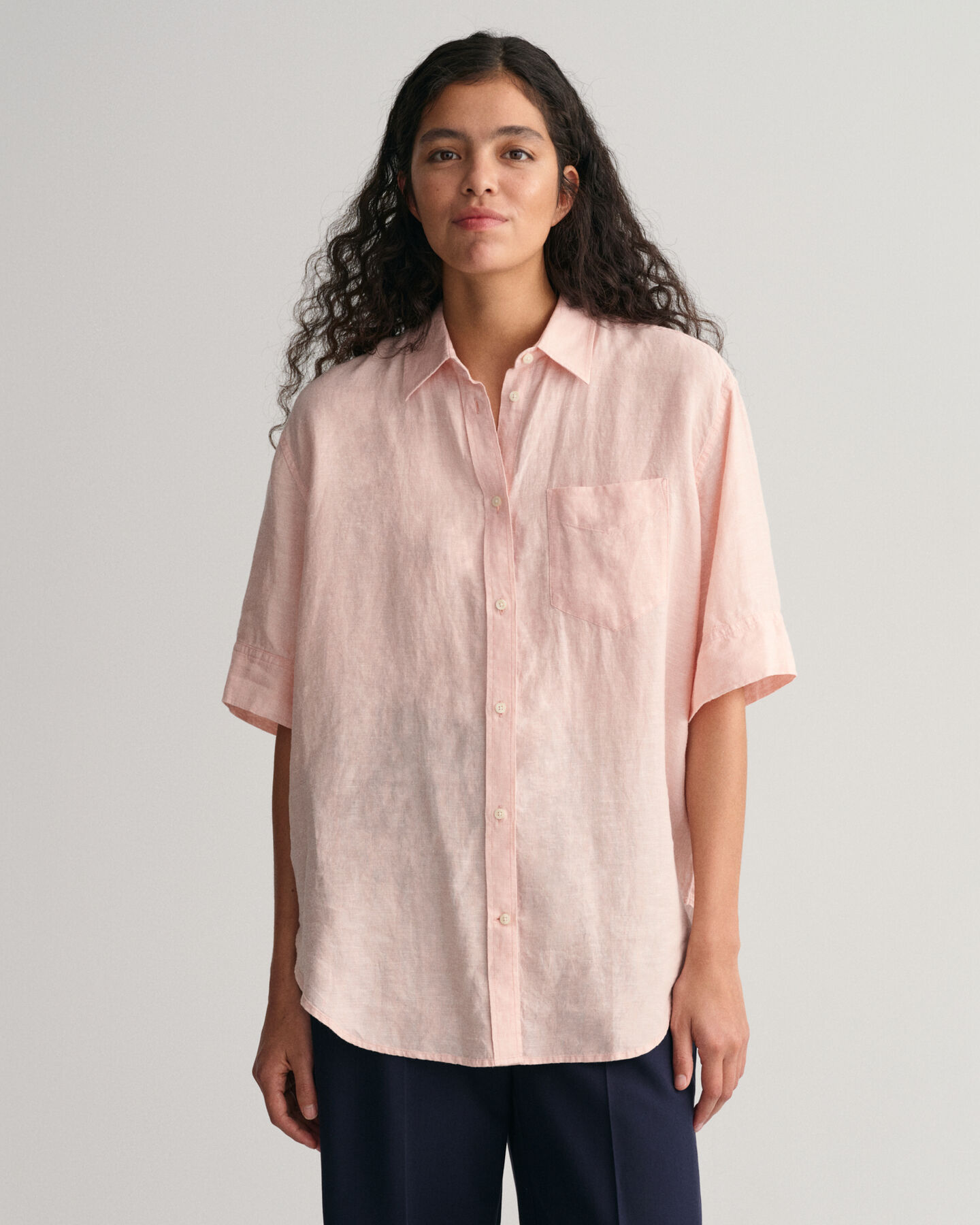 Chemise regular fit en chambray de lin &agrave; manches mi-longues
