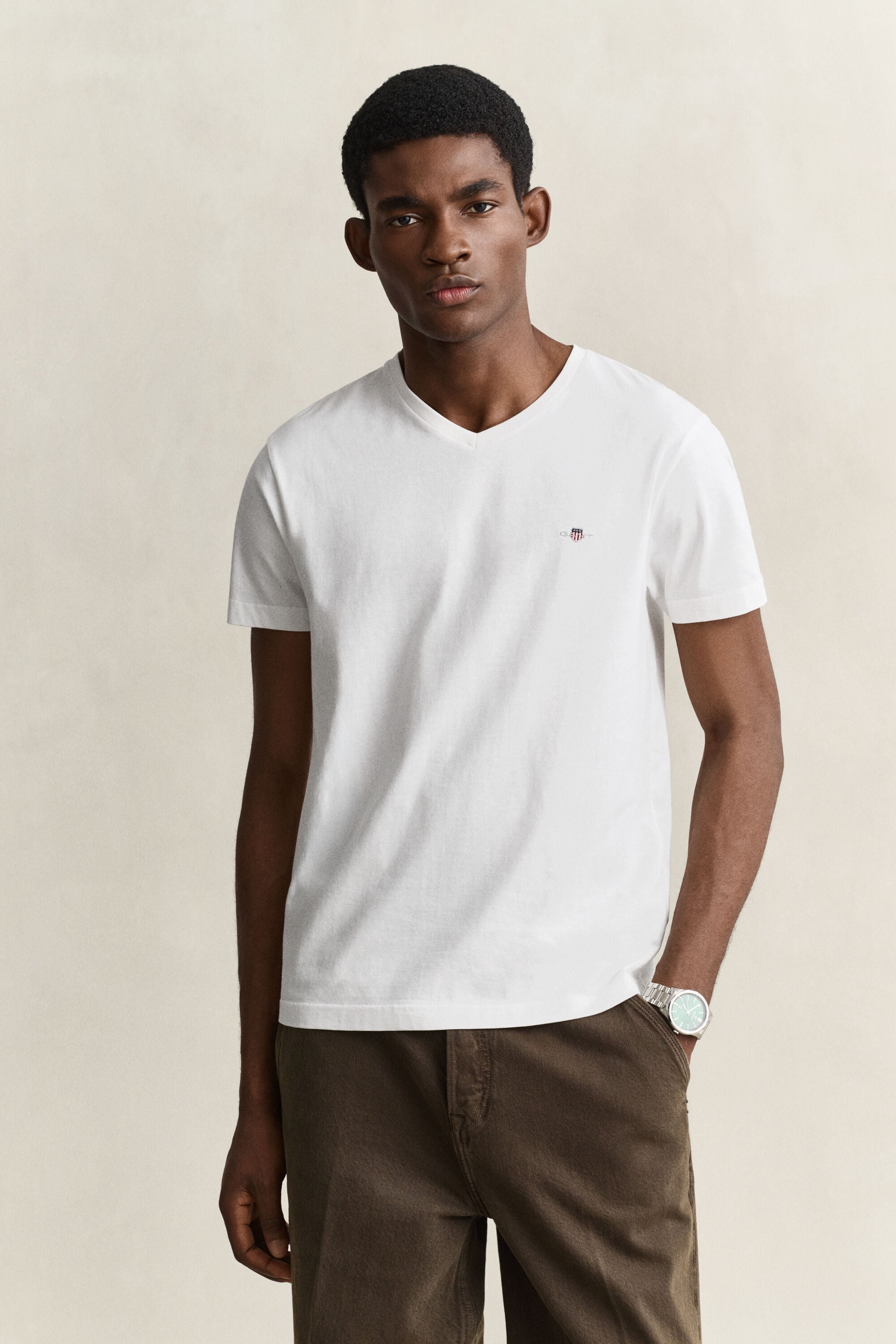 Shield T-shirt met V-hals