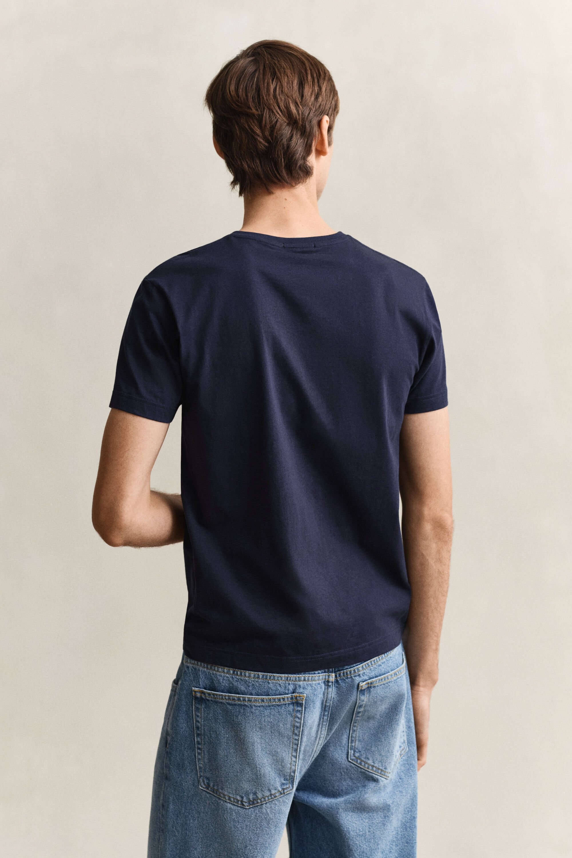 Slim Fit Shield T-shirt met V-hals