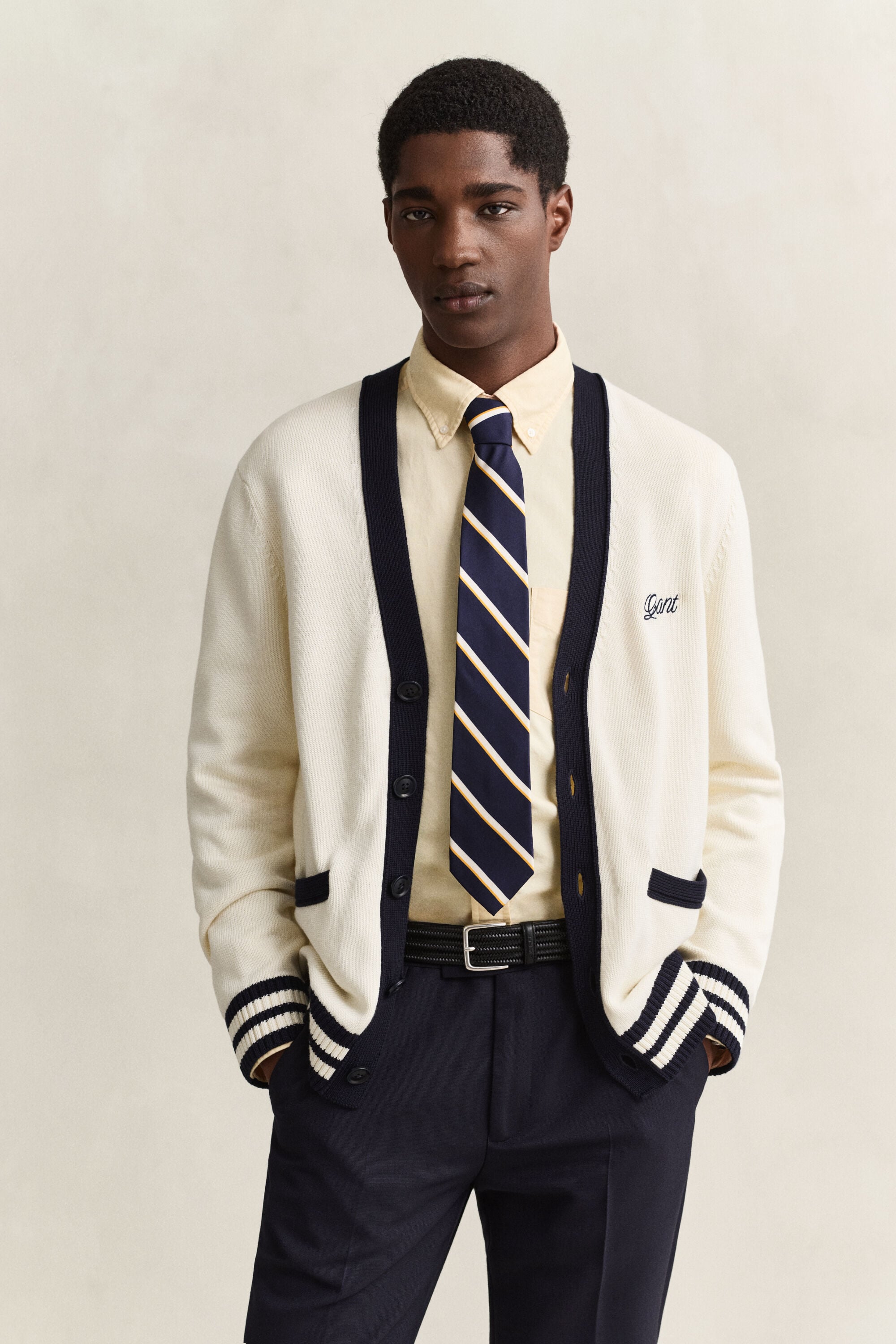 Vest met V-hals en knoopsluiting
